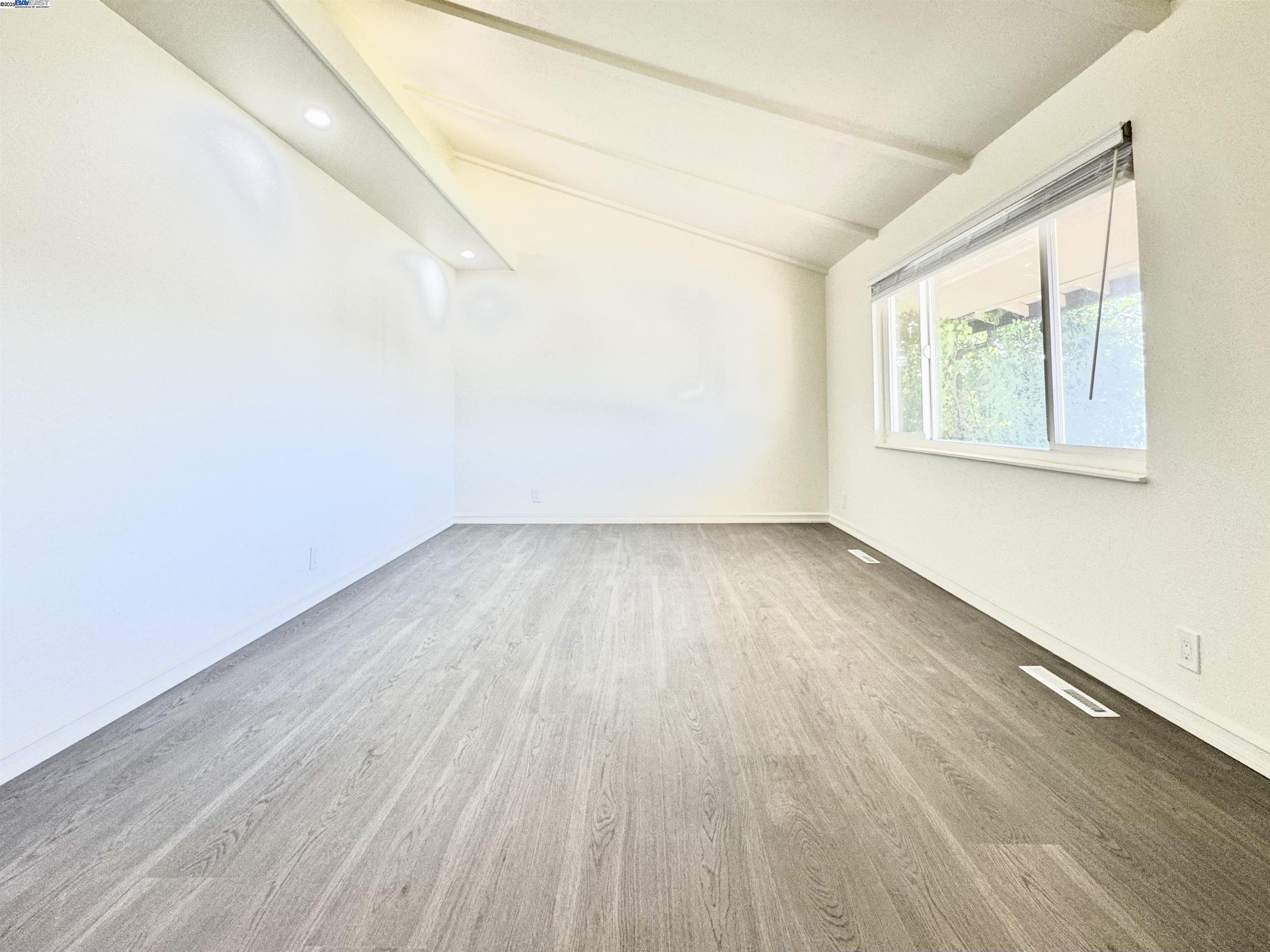 Detail Gallery Image 36 of 44 For 15560 W Calgary St, San Leandro,  CA 94579-2268 - 3 Beds | 2 Baths