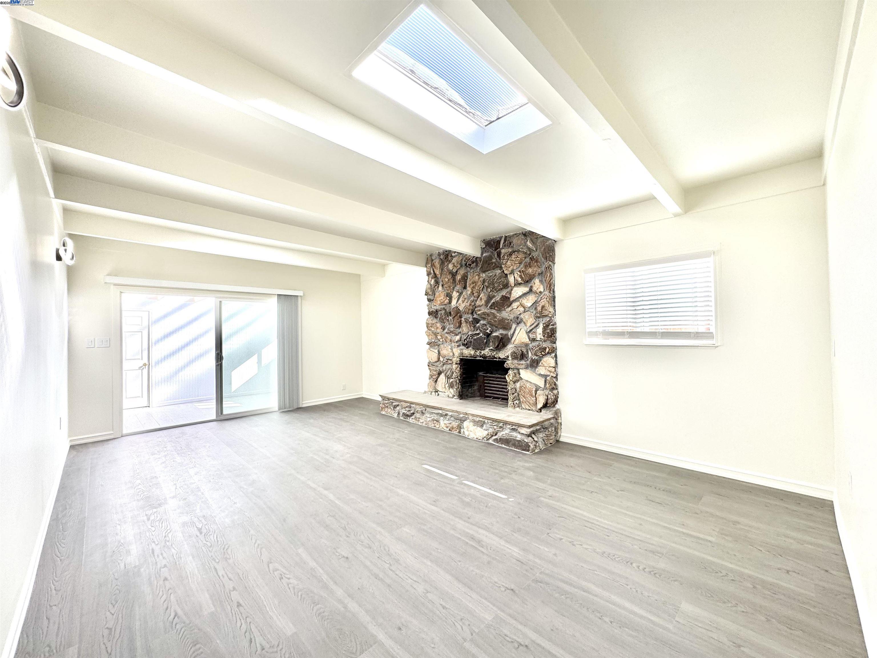 Detail Gallery Image 6 of 44 For 15560 W Calgary St, San Leandro,  CA 94579-2268 - 3 Beds | 2 Baths