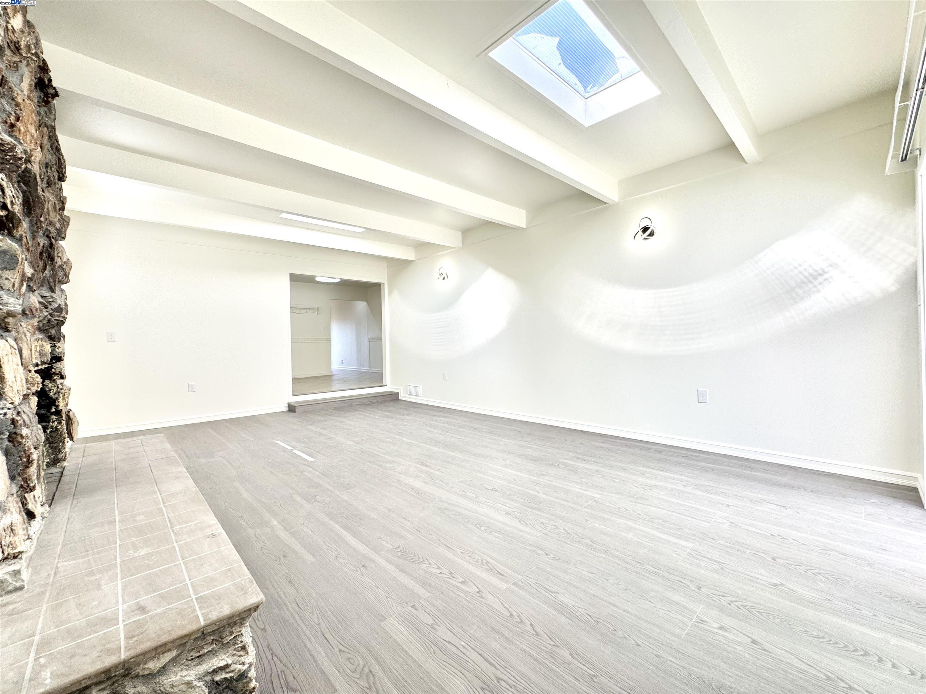 Detail Gallery Image 7 of 44 For 15560 W Calgary St, San Leandro,  CA 94579-2268 - 3 Beds | 2 Baths