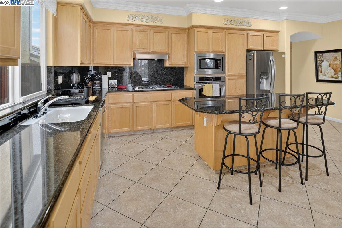 Detail Gallery Image 9 of 59 For 3505 Park Ridge Dr, Richmond,  CA 94806 - 5 Beds | 4 Baths