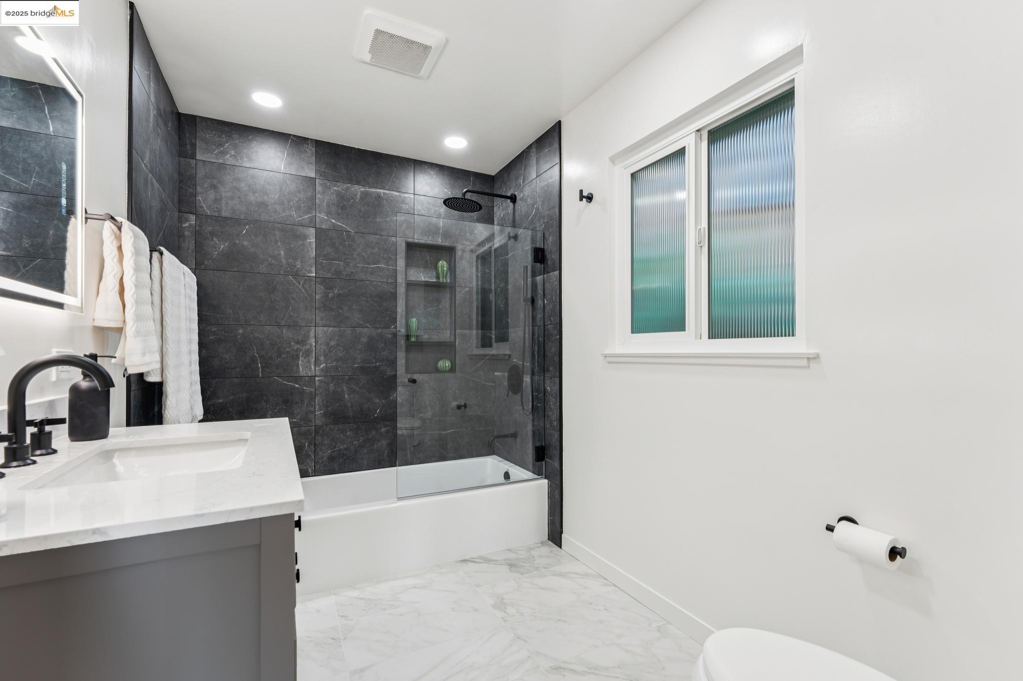 Detail Gallery Image 36 of 60 For 4671 Stauffer Pl, Oakland,  CA 94619 - 3 Beds | 3/1 Baths
