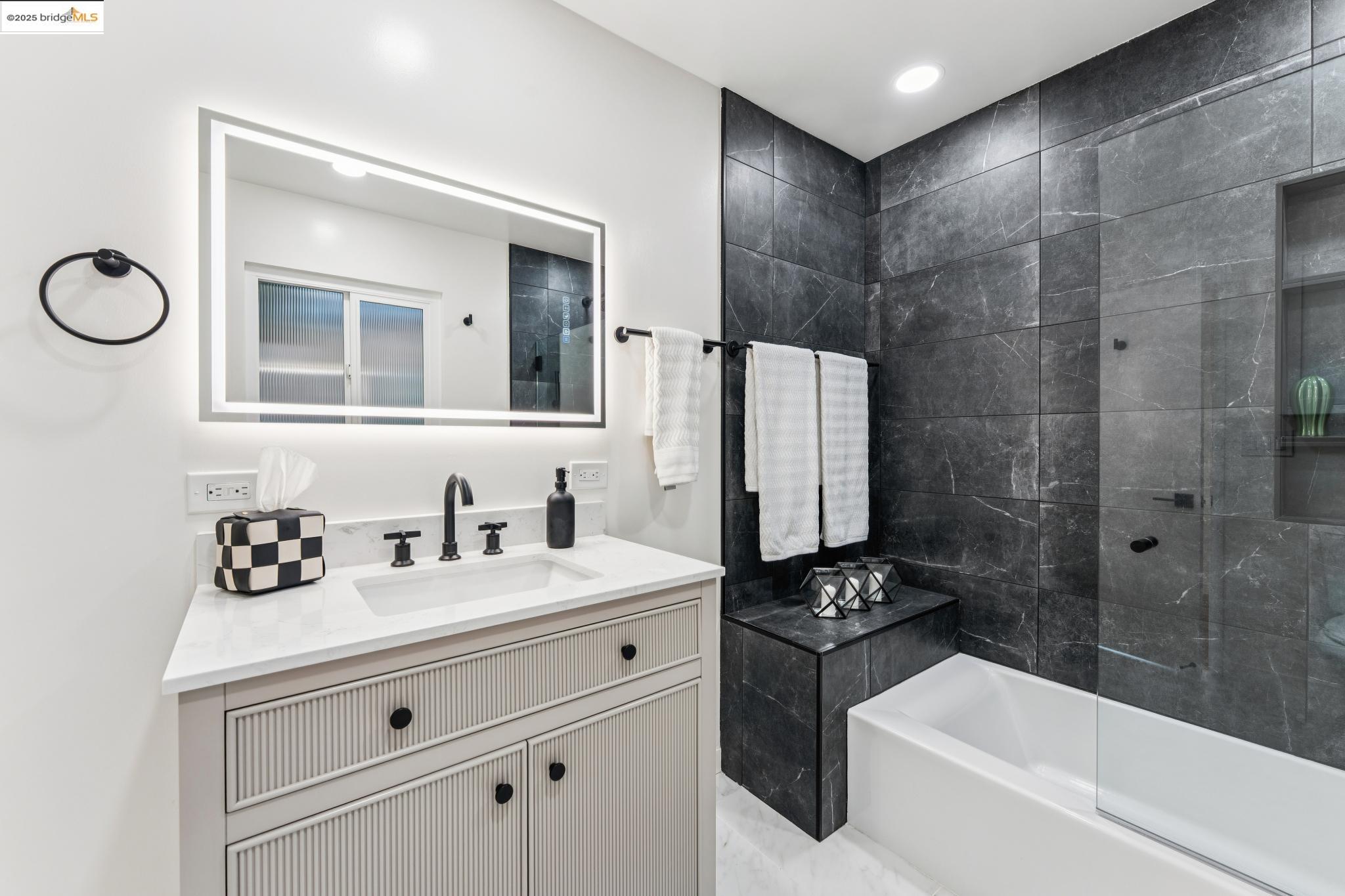 Detail Gallery Image 38 of 60 For 4671 Stauffer Pl, Oakland,  CA 94619 - 3 Beds | 3/1 Baths