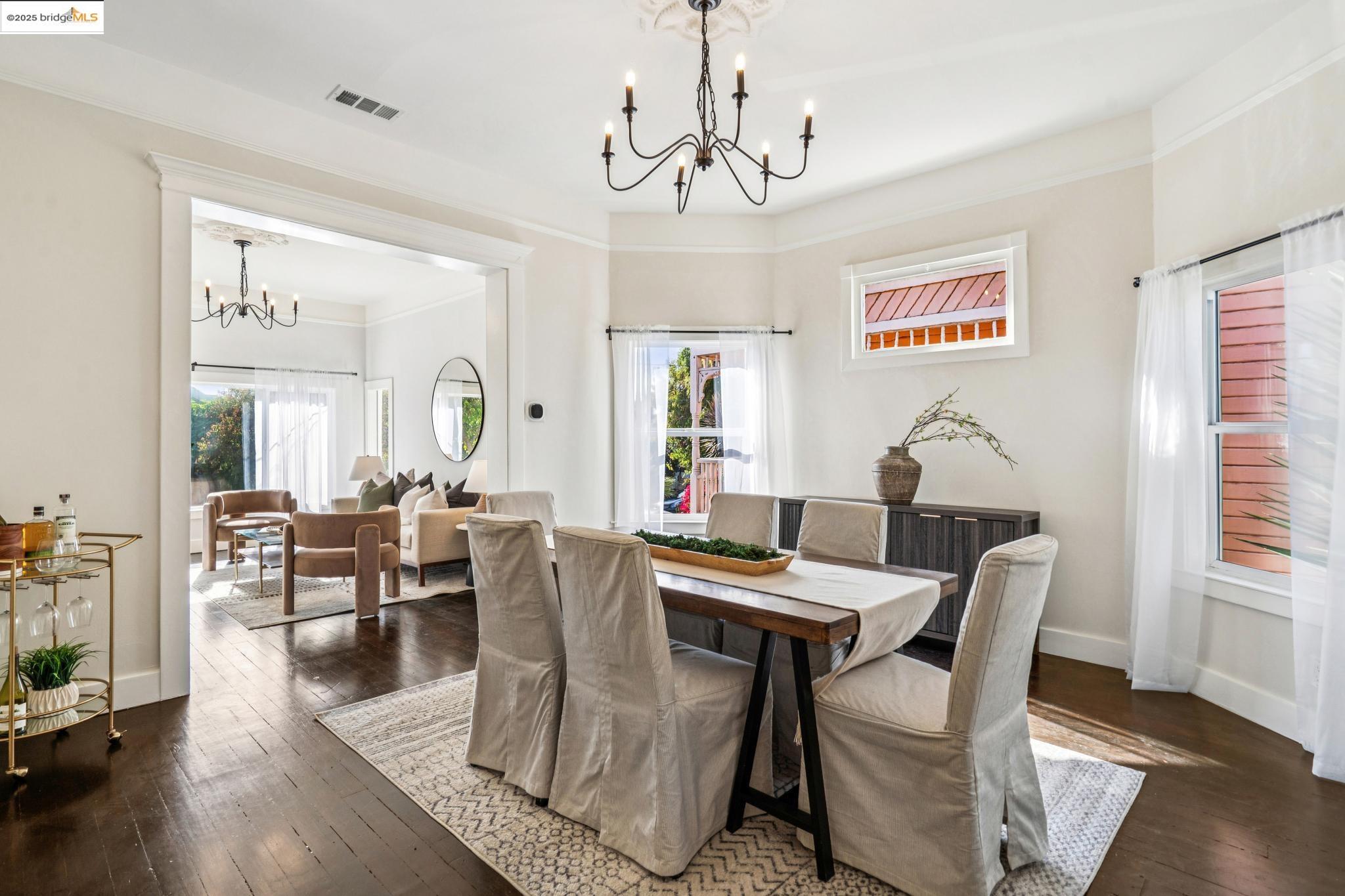 Detail Gallery Image 11 of 60 For 1054 54th St., Oakland,  CA 94608 - 4 Beds | 2/1 Baths