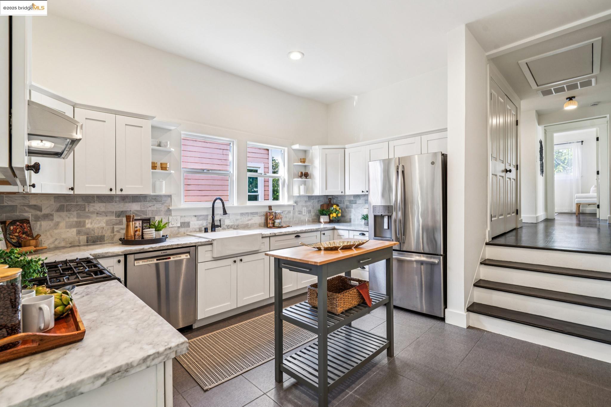 Detail Gallery Image 13 of 60 For 1054 54th St., Oakland,  CA 94608 - 4 Beds | 2/1 Baths