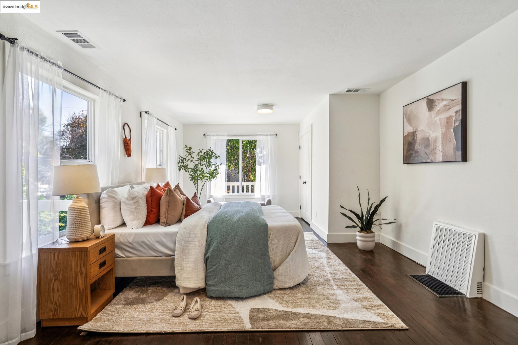 Detail Gallery Image 20 of 60 For 1054 54th St., Oakland,  CA 94608 - 4 Beds | 2/1 Baths