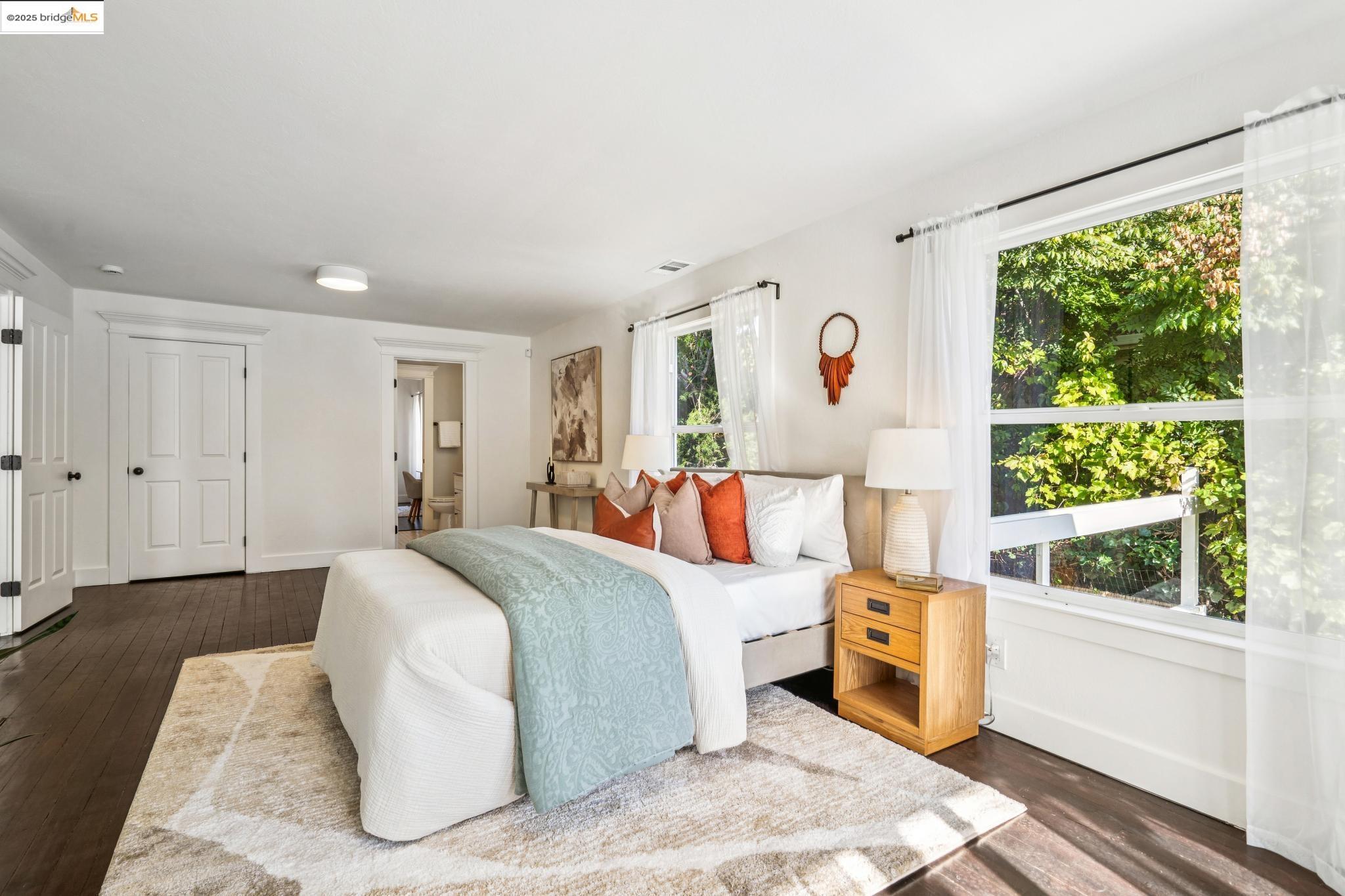 Detail Gallery Image 21 of 60 For 1054 54th St., Oakland,  CA 94608 - 4 Beds | 2/1 Baths