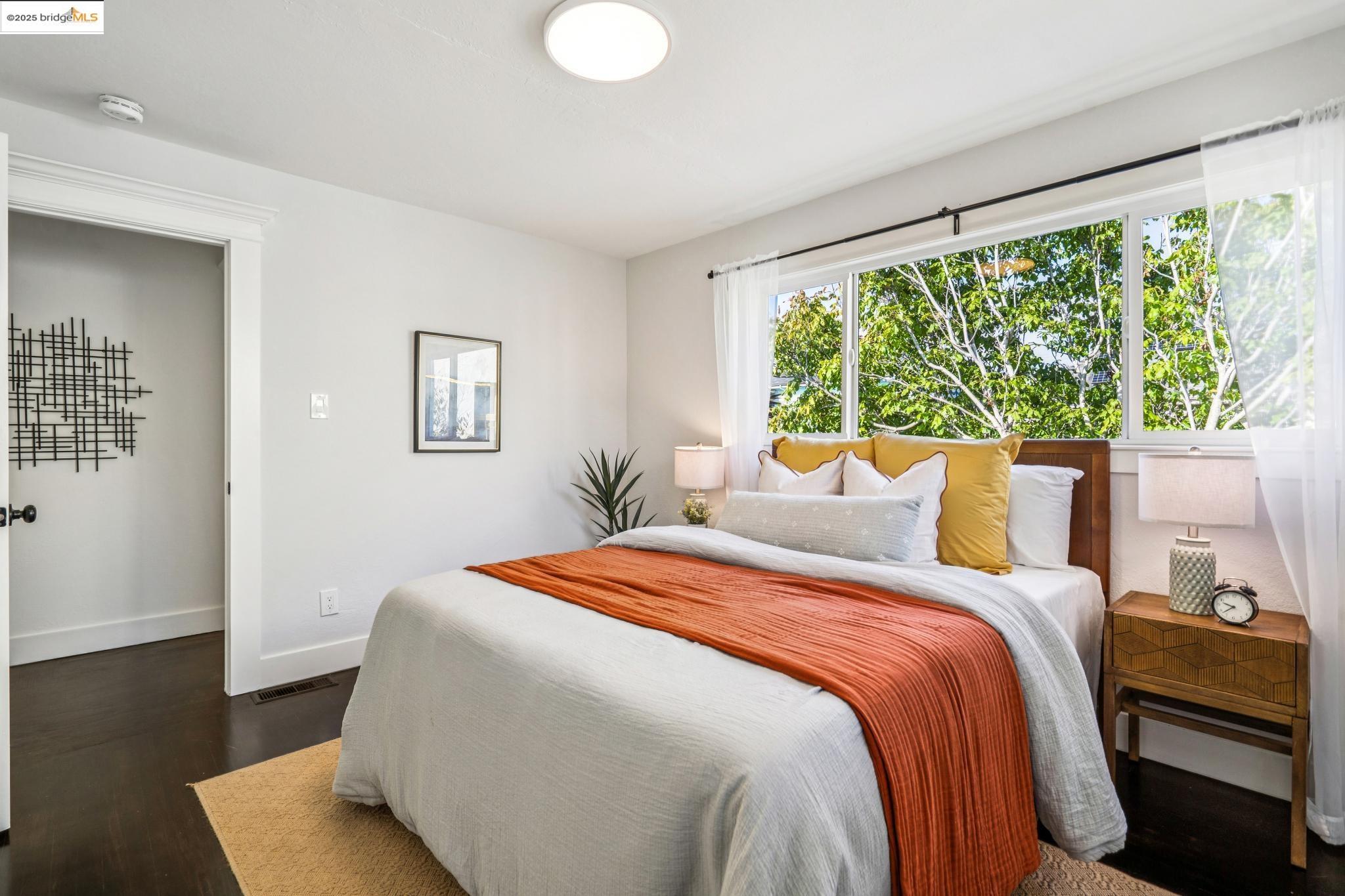 Detail Gallery Image 28 of 60 For 1054 54th St., Oakland,  CA 94608 - 4 Beds | 2/1 Baths