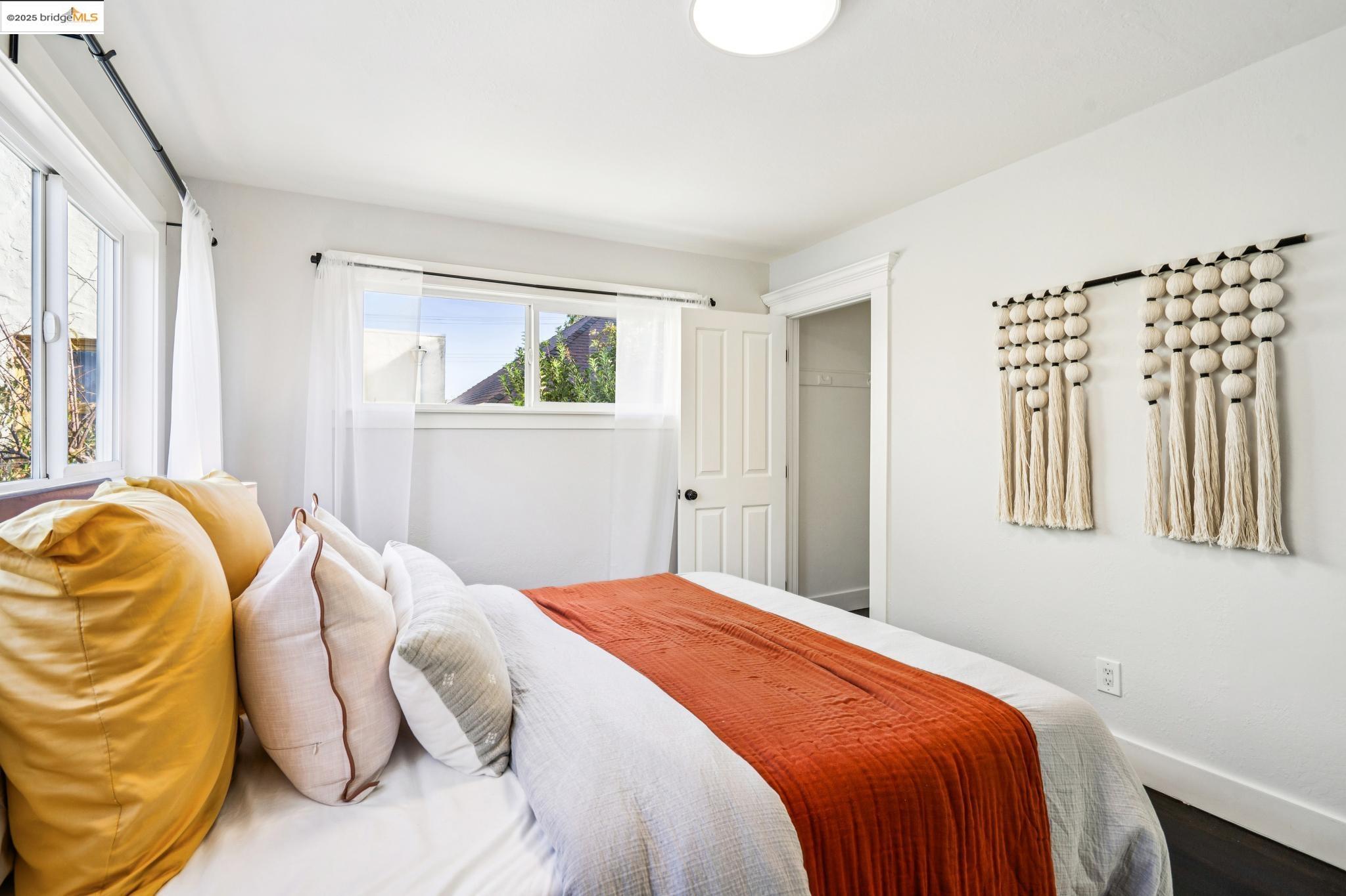 Detail Gallery Image 29 of 60 For 1054 54th St., Oakland,  CA 94608 - 4 Beds | 2/1 Baths