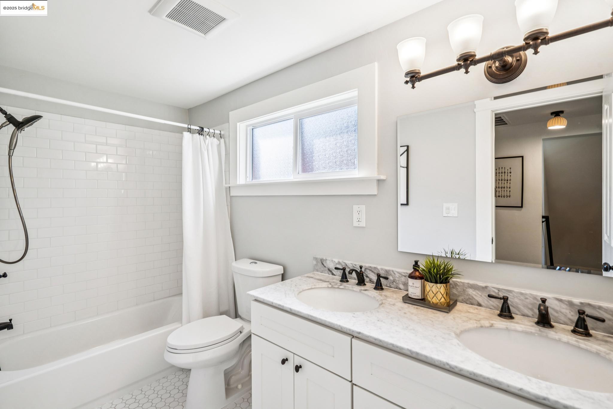 Detail Gallery Image 30 of 60 For 1054 54th St., Oakland,  CA 94608 - 4 Beds | 2/1 Baths