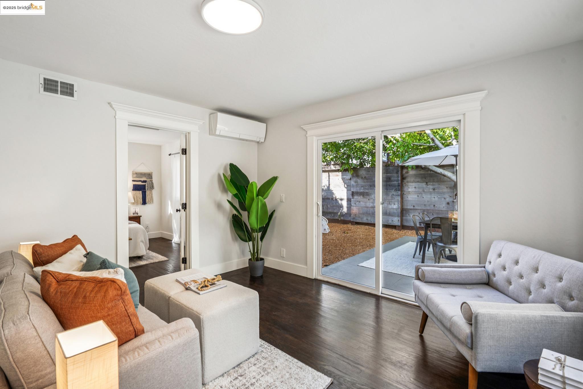 Detail Gallery Image 35 of 60 For 1054 54th St., Oakland,  CA 94608 - 4 Beds | 2/1 Baths