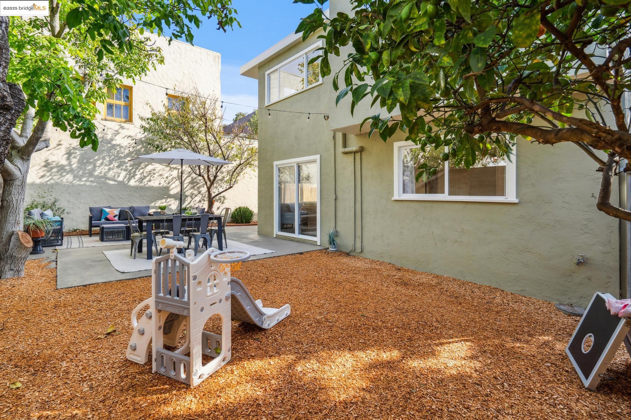 Detail Gallery Image 56 of 60 For 1054 54th St., Oakland,  CA 94608 - 4 Beds | 2/1 Baths