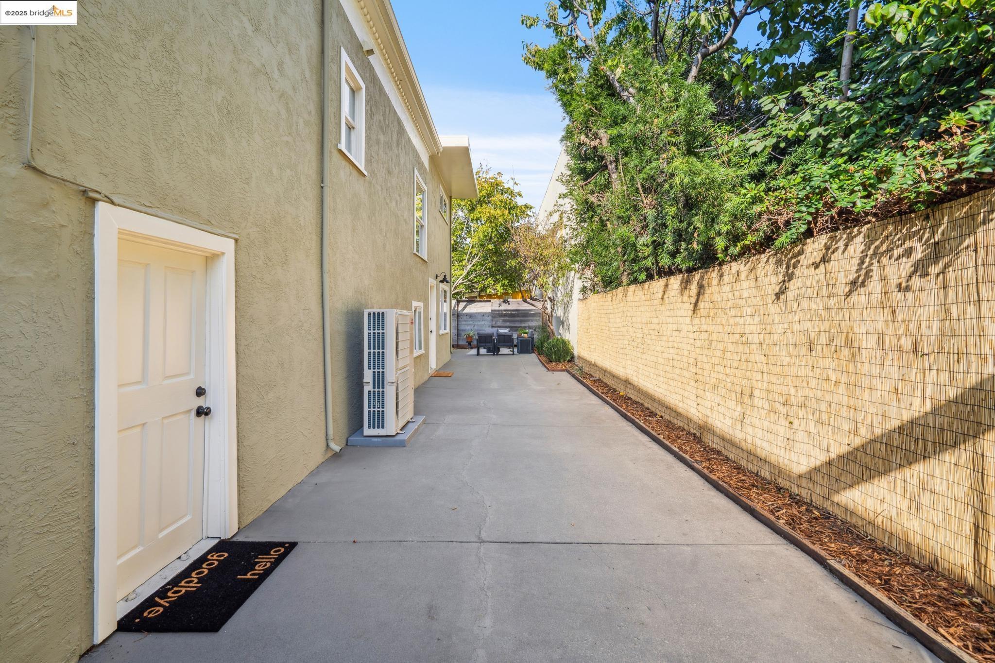 Detail Gallery Image 58 of 60 For 1054 54th St., Oakland,  CA 94608 - 4 Beds | 2/1 Baths