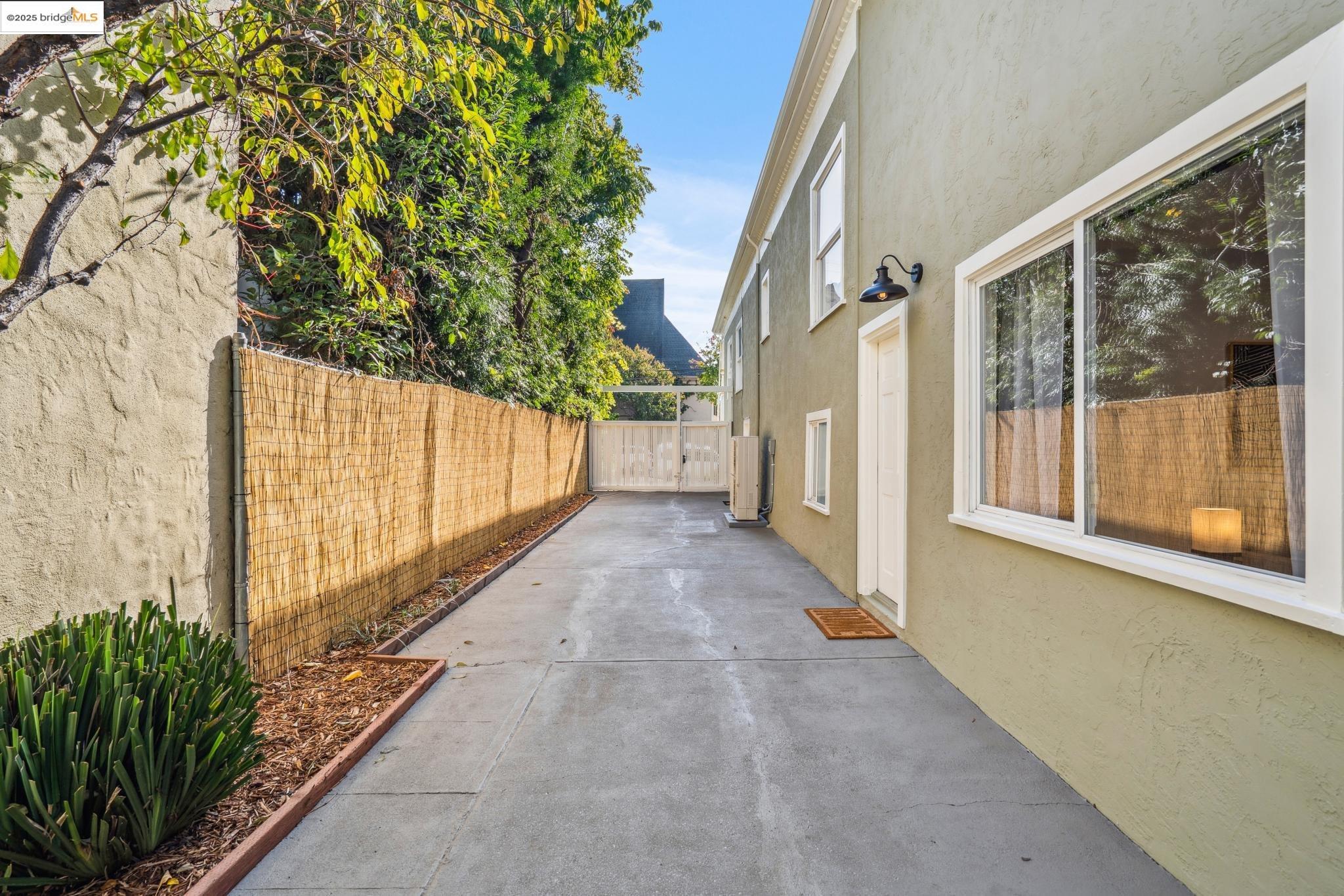 Detail Gallery Image 59 of 60 For 1054 54th St., Oakland,  CA 94608 - 4 Beds | 2/1 Baths