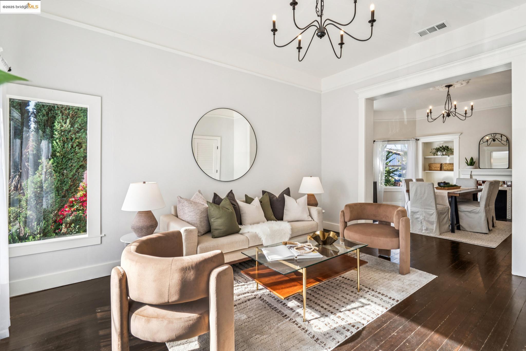 Detail Gallery Image 7 of 60 For 1054 54th St., Oakland,  CA 94608 - 4 Beds | 2/1 Baths