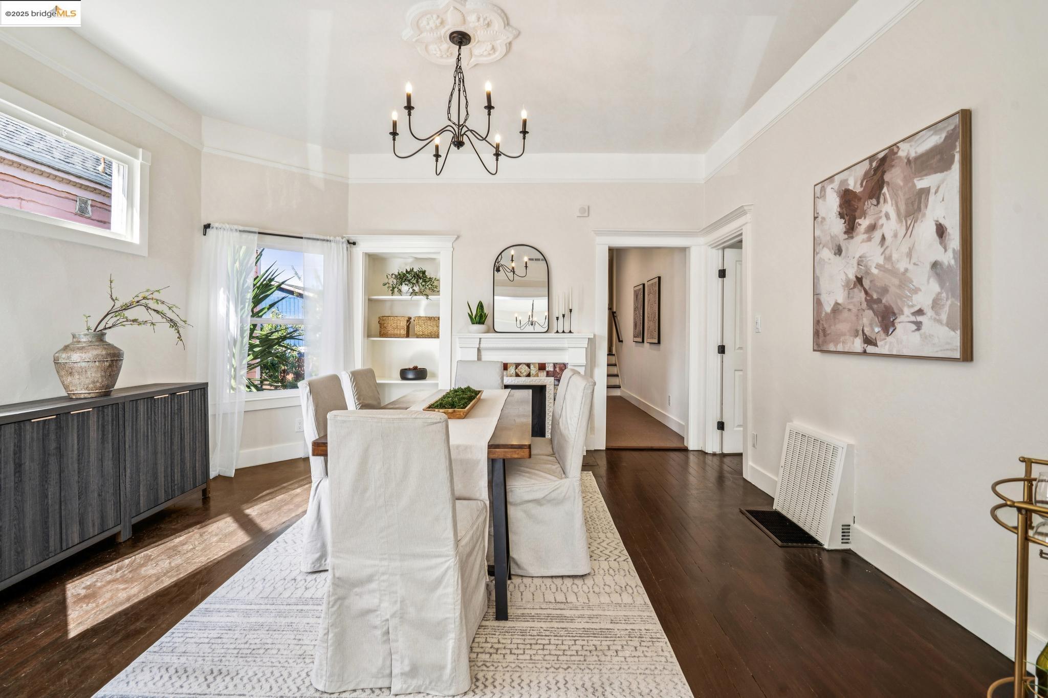 Detail Gallery Image 9 of 60 For 1054 54th St., Oakland,  CA 94608 - 4 Beds | 2/1 Baths