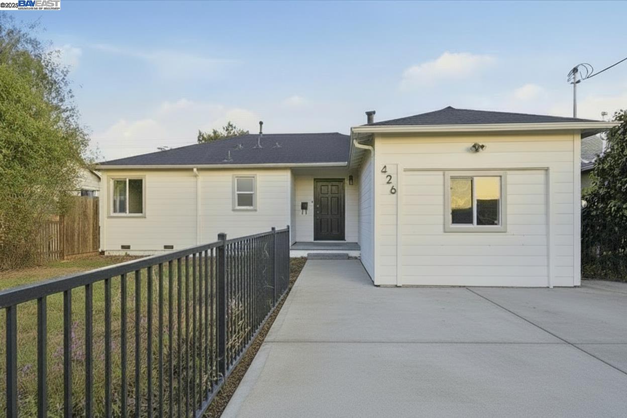 Detail Gallery Image 2 of 19 For 426 Gramercy Pl, Oakland,  CA 94603 - 3 Beds | 1 Baths