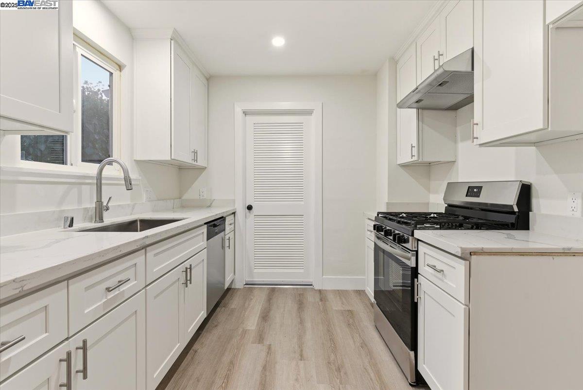 Detail Gallery Image 11 of 19 For 426 Gramercy Pl, Oakland,  CA 94603 - 3 Beds | 1 Baths