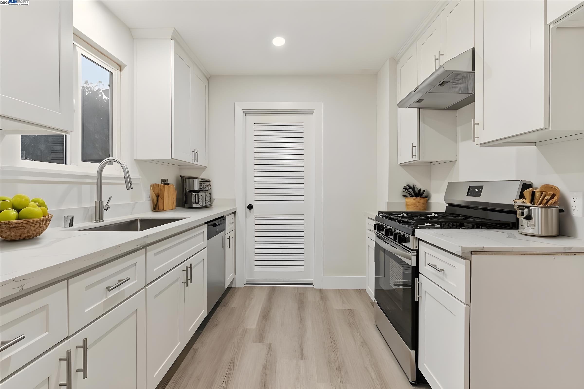 Detail Gallery Image 4 of 19 For 426 Gramercy Pl, Oakland,  CA 94603 - 3 Beds | 1 Baths