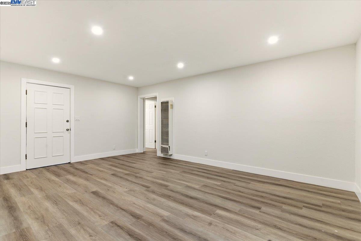 Detail Gallery Image 9 of 19 For 426 Gramercy Pl, Oakland,  CA 94603 - 3 Beds | 1 Baths