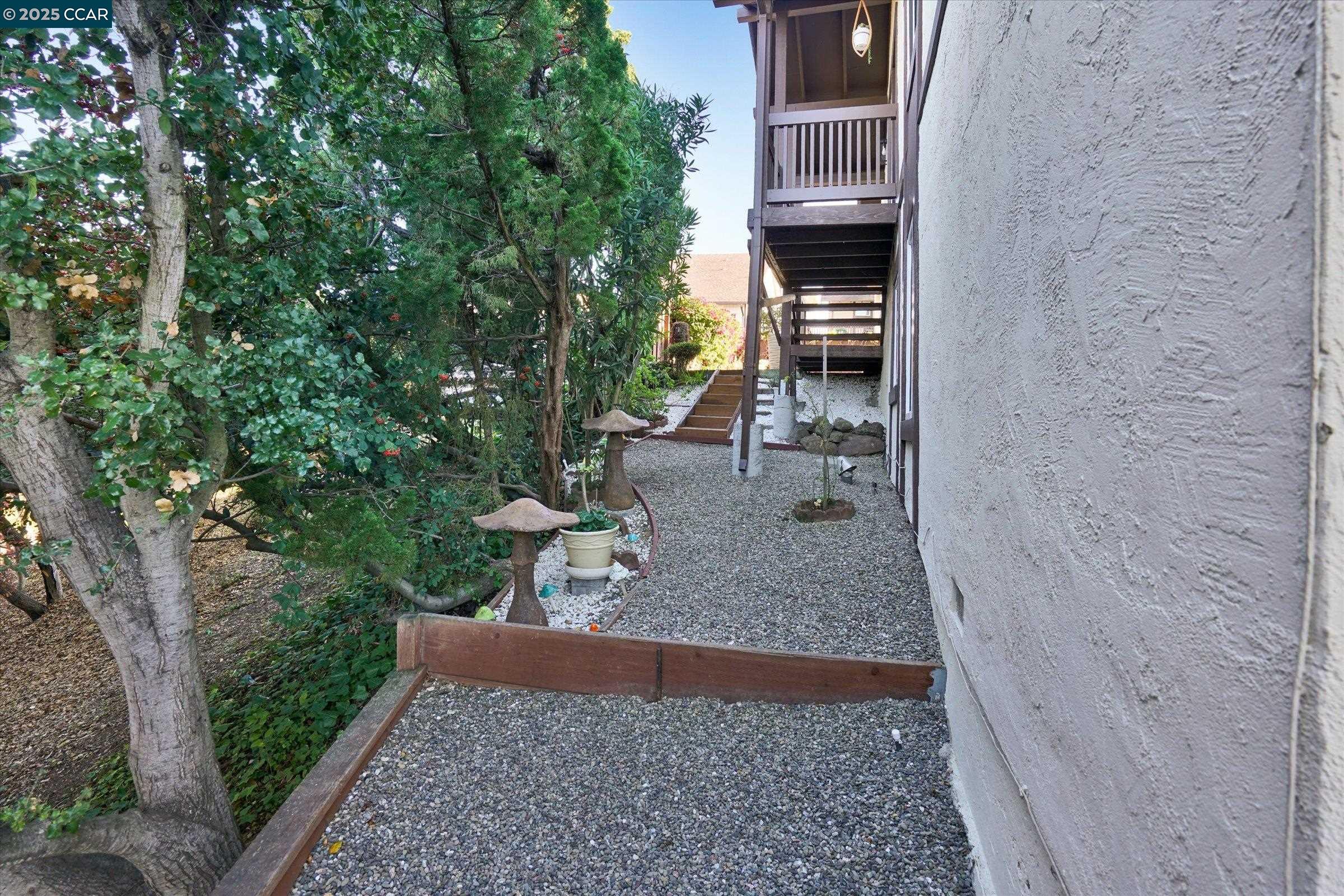 Detail Gallery Image 21 of 60 For 1310 Lewis Ln, Pinole,  CA 94564-2132 - 3 Beds | 2/1 Baths