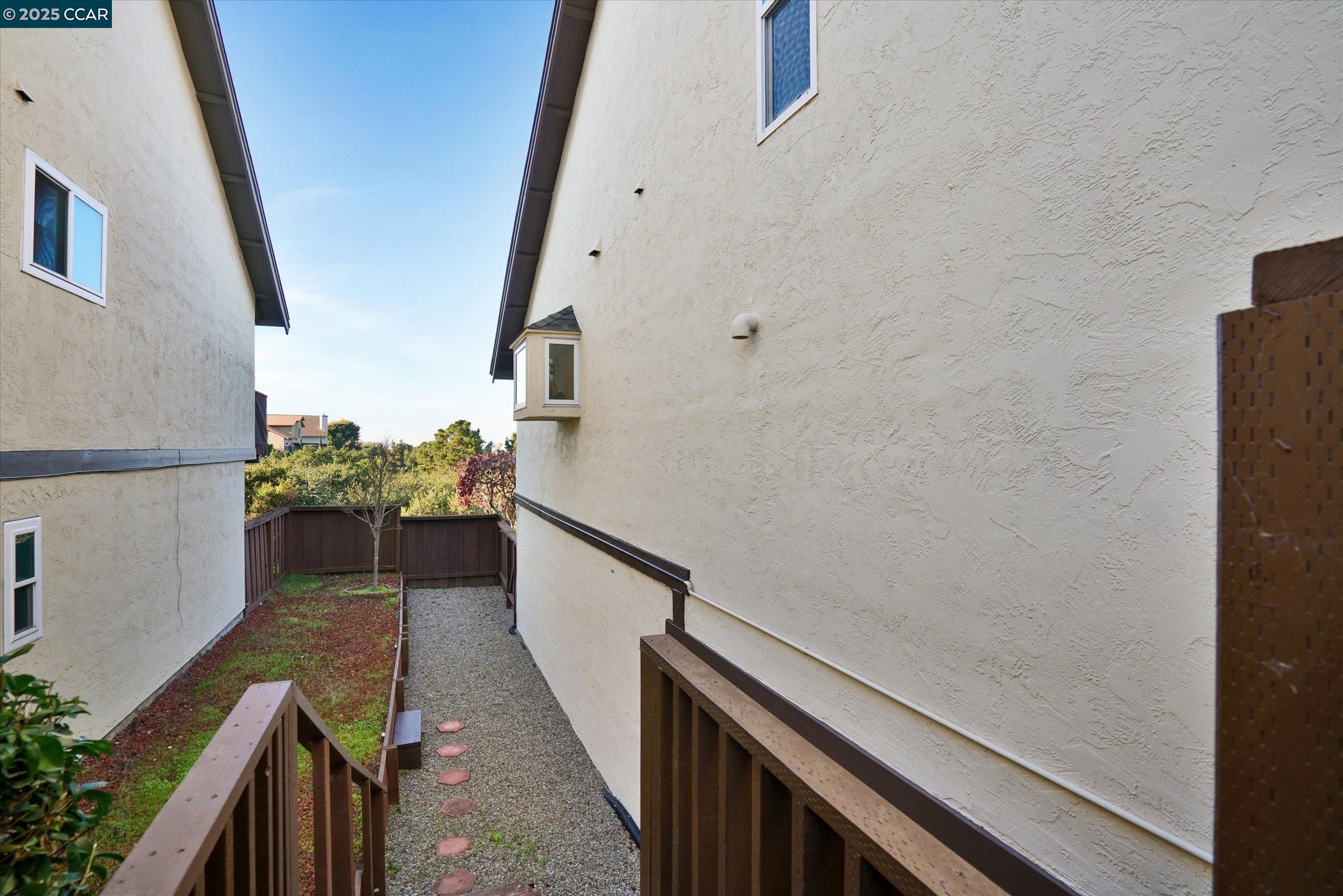 Detail Gallery Image 25 of 60 For 1310 Lewis Ln, Pinole,  CA 94564-2132 - 3 Beds | 2/1 Baths
