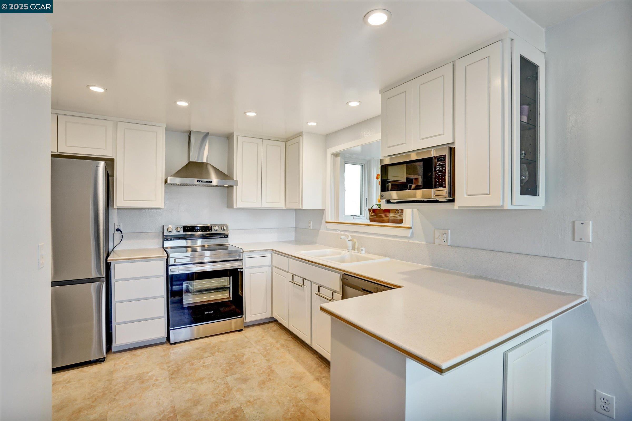 Detail Gallery Image 38 of 60 For 1310 Lewis Ln, Pinole,  CA 94564-2132 - 3 Beds | 2/1 Baths