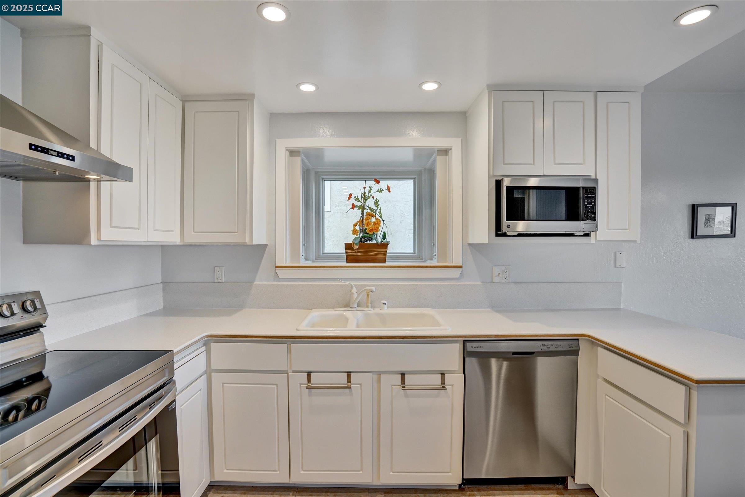Detail Gallery Image 41 of 60 For 1310 Lewis Ln, Pinole,  CA 94564-2132 - 3 Beds | 2/1 Baths