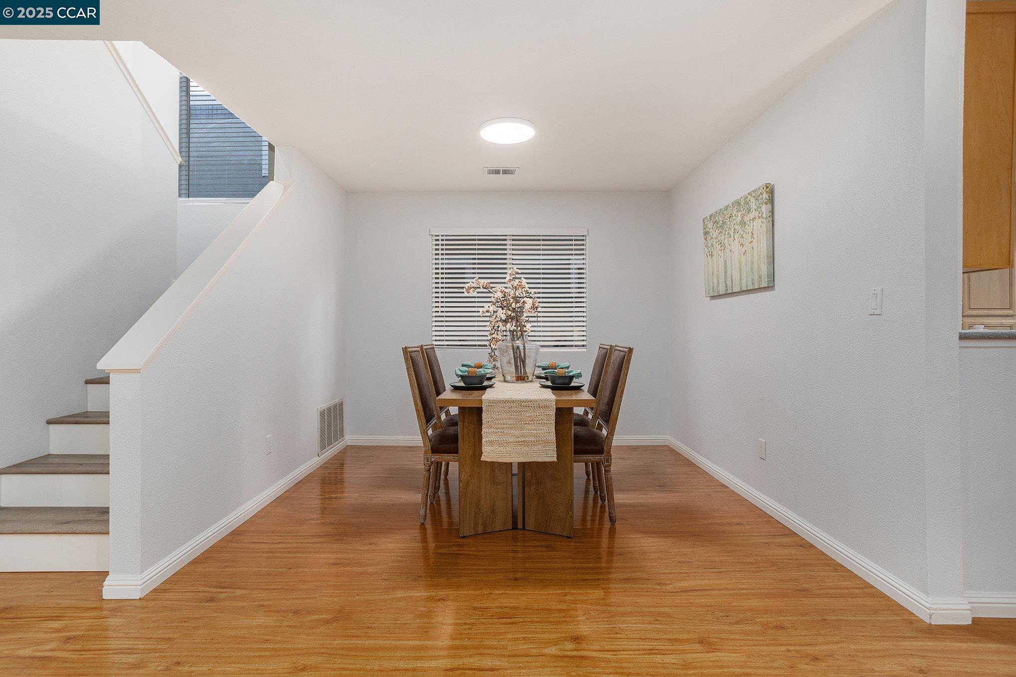 Detail Gallery Image 5 of 25 For 745 Bayshore St, Martinez,  CA 94553 - 4 Beds | 2/1 Baths