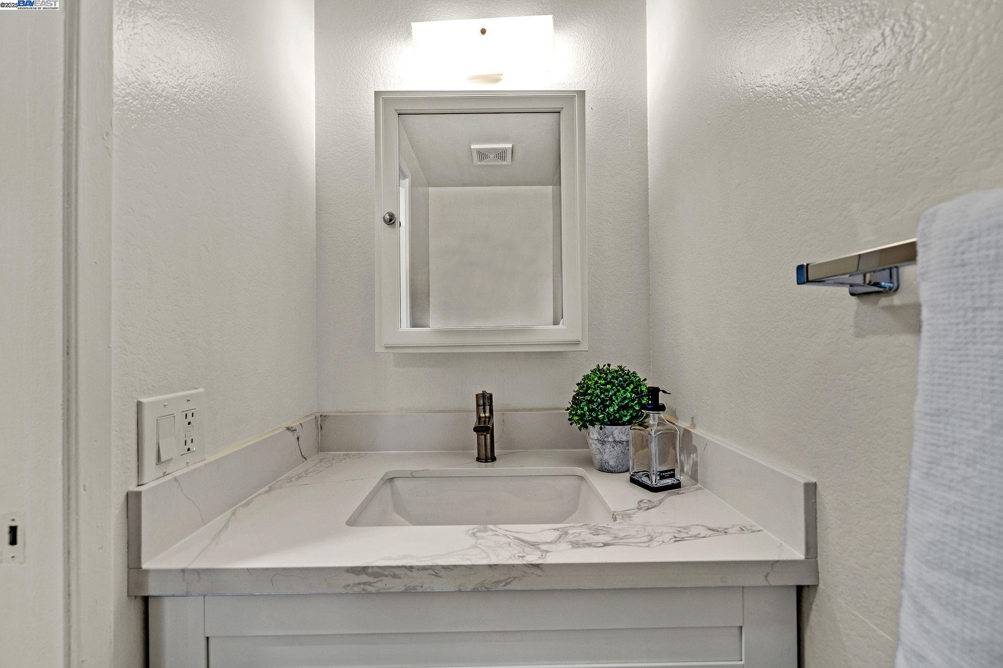 Detail Gallery Image 14 of 40 For 4943 Antioch Loop, Union City,  CA 94587 - 4 Beds | 2/1 Baths