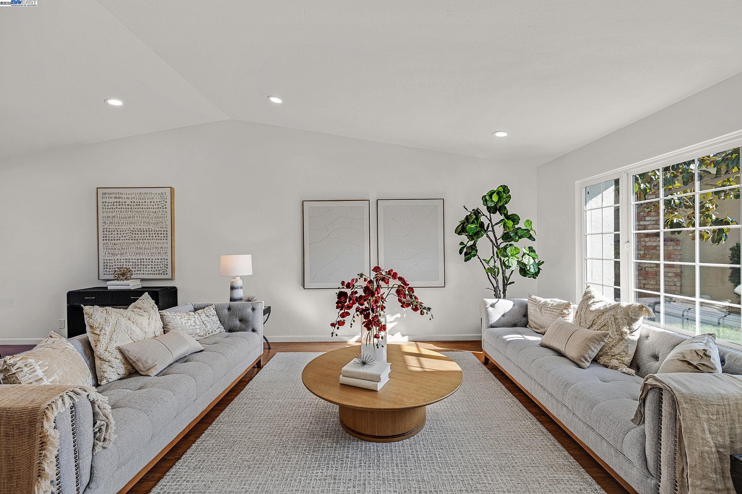 Detail Gallery Image 5 of 40 For 4943 Antioch Loop, Union City,  CA 94587 - 4 Beds | 2/1 Baths