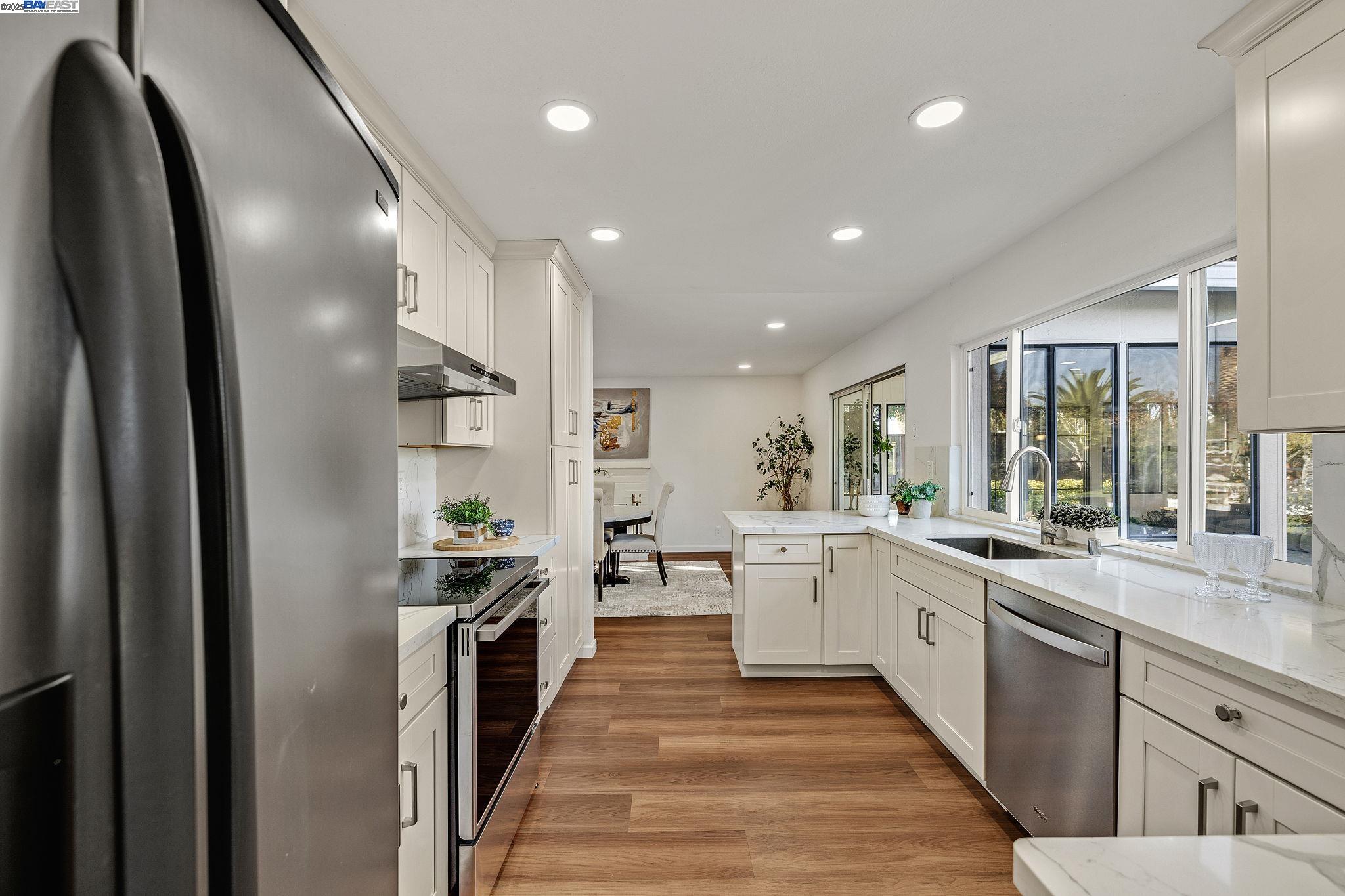 Detail Gallery Image 10 of 40 For 4943 Antioch Loop, Union City,  CA 94587 - 4 Beds | 2/1 Baths