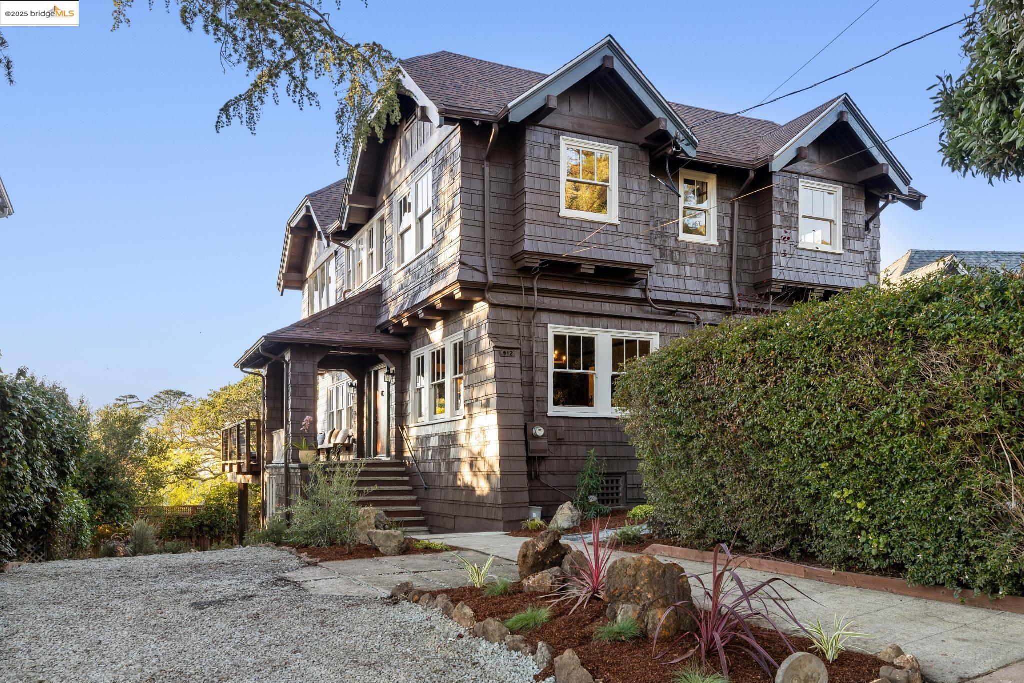 Detail Gallery Image 2 of 59 For 912 Indian Rock Ave, Berkeley,  CA 94707 - 4 Beds | 3/1 Baths