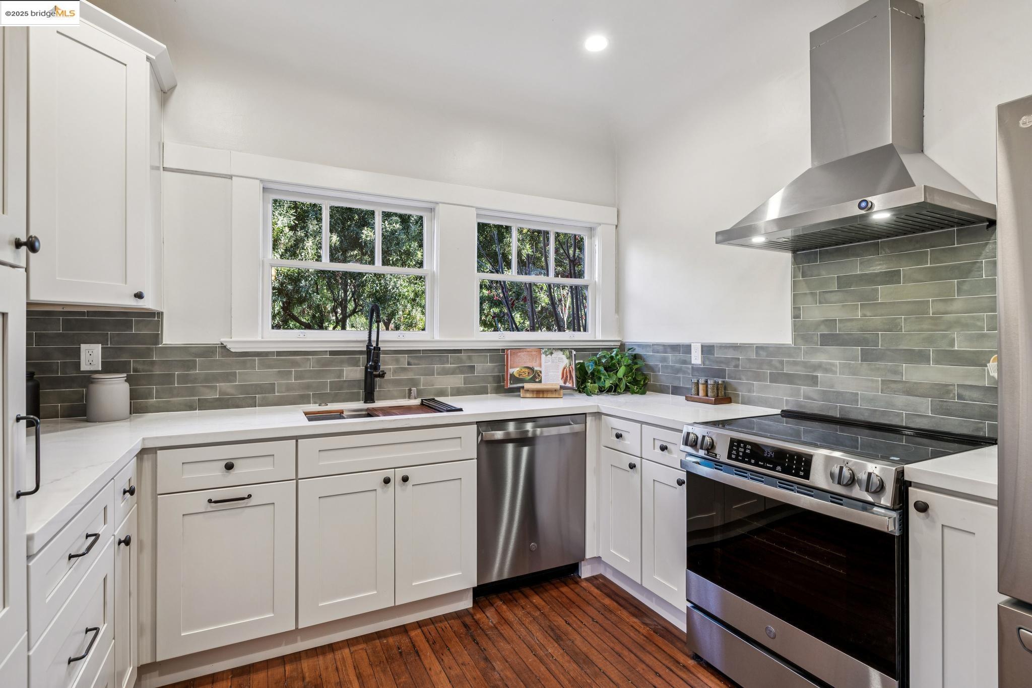 Detail Gallery Image 17 of 59 For 912 Indian Rock Ave, Berkeley,  CA 94707 - 4 Beds | 3/1 Baths