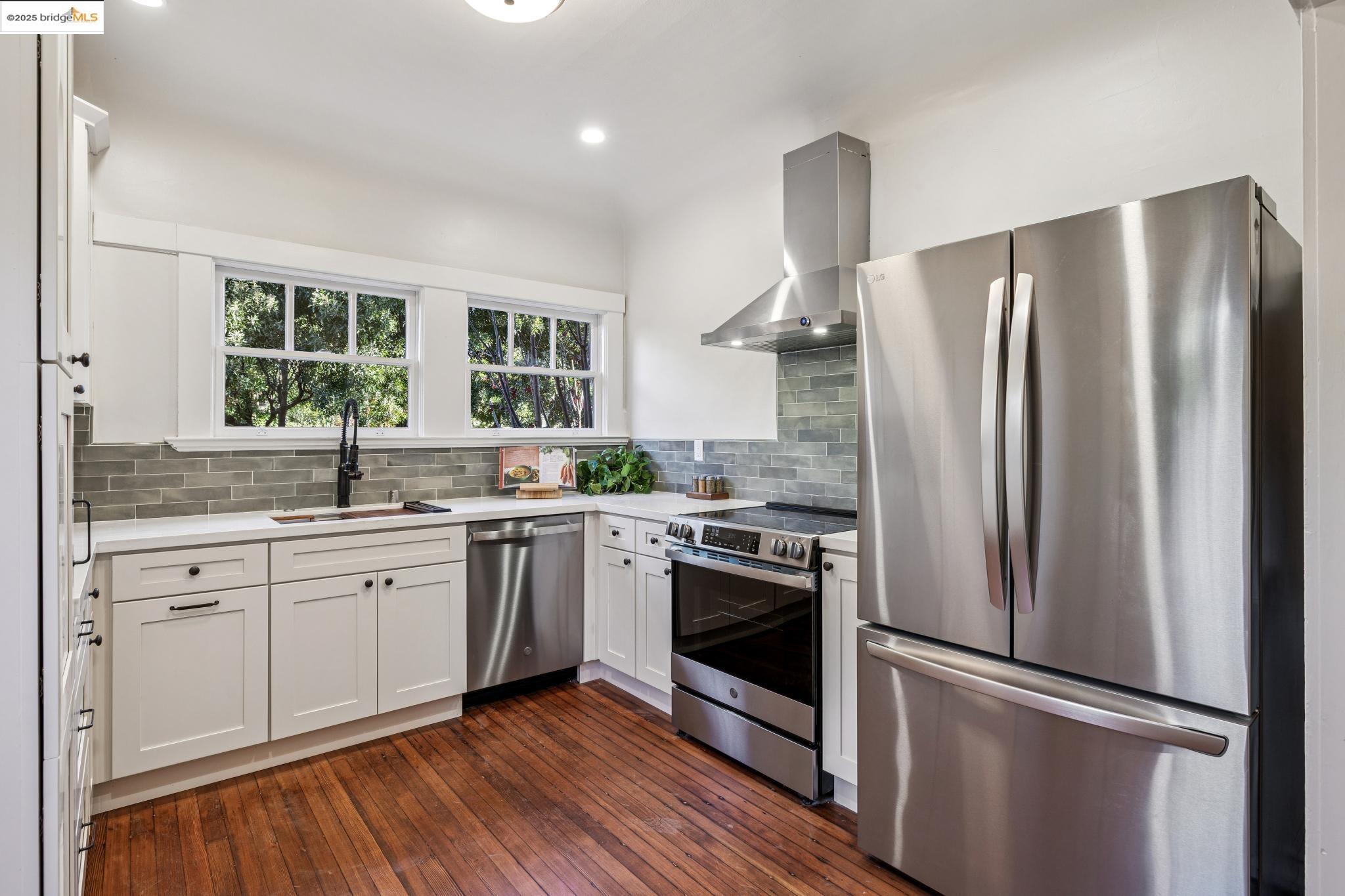 Detail Gallery Image 19 of 59 For 912 Indian Rock Ave, Berkeley,  CA 94707 - 4 Beds | 3/1 Baths