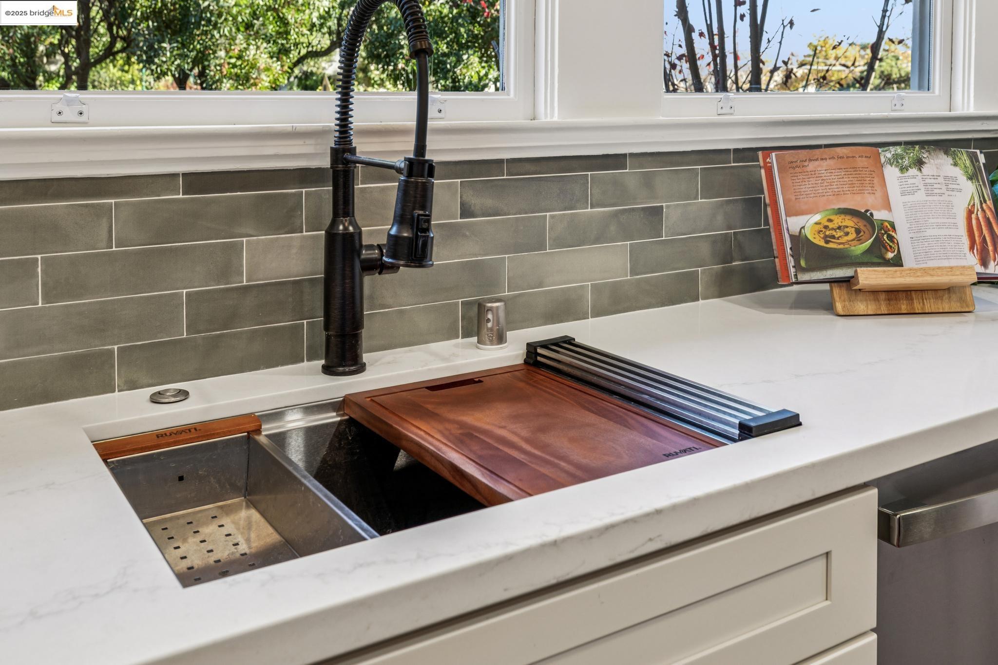 Detail Gallery Image 21 of 59 For 912 Indian Rock Ave, Berkeley,  CA 94707 - 4 Beds | 3/1 Baths