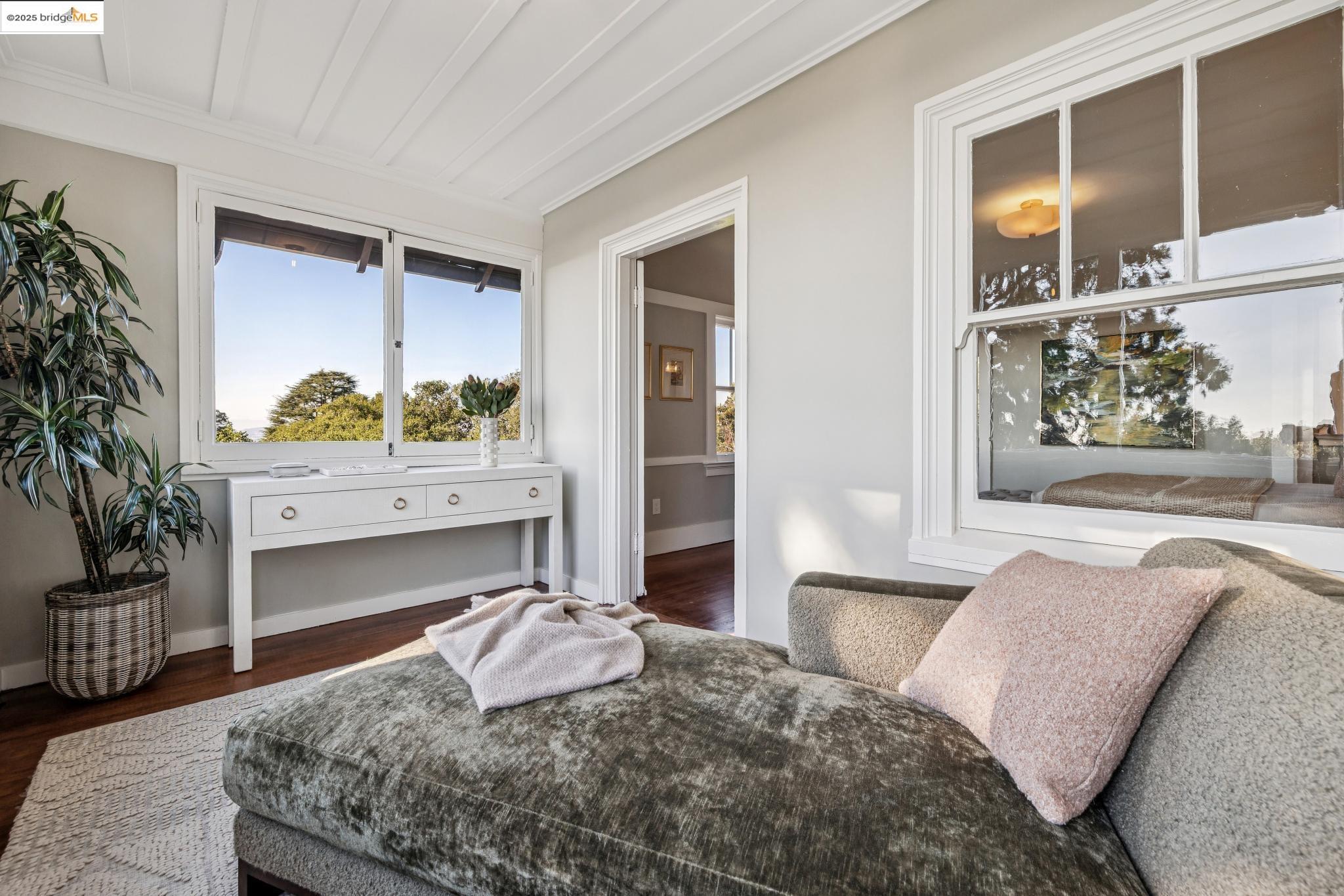 Detail Gallery Image 36 of 59 For 912 Indian Rock Ave, Berkeley,  CA 94707 - 4 Beds | 3/1 Baths