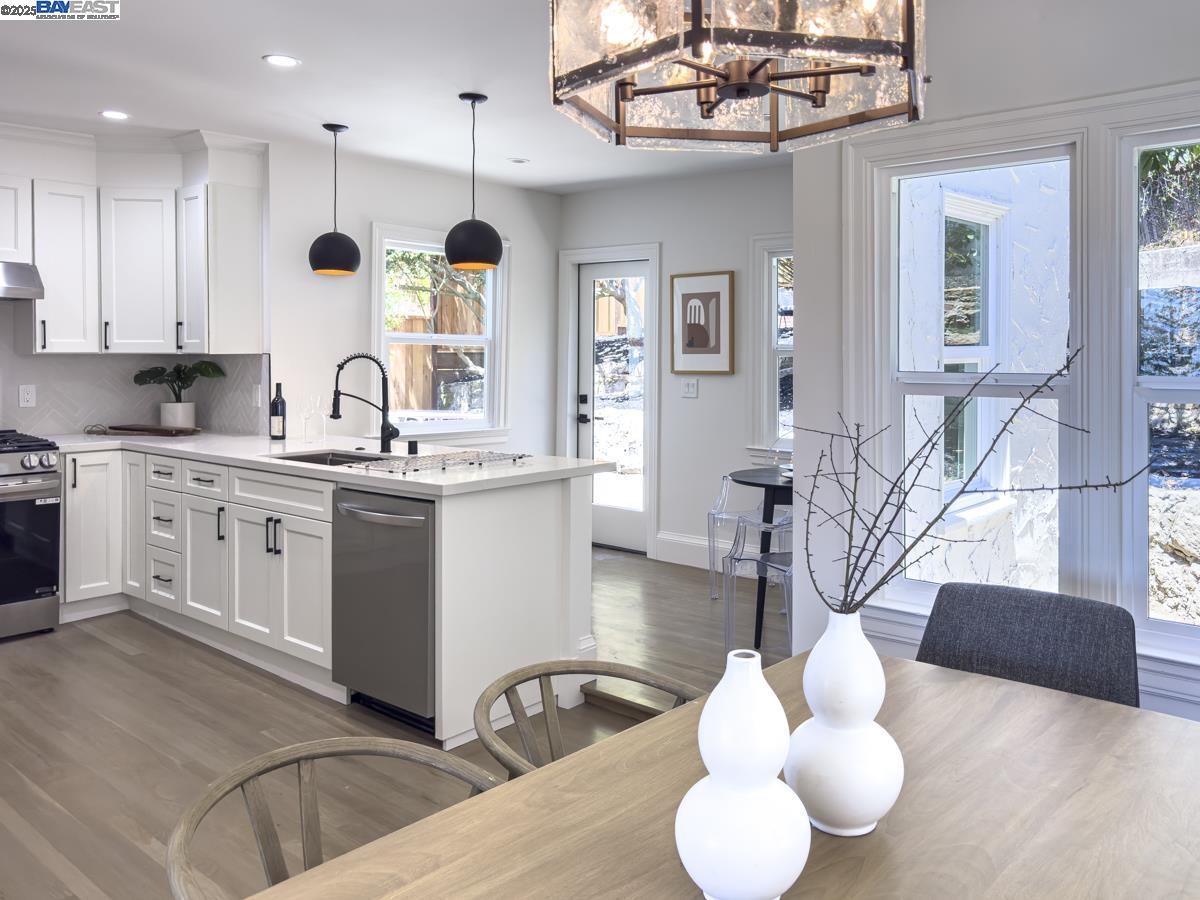 Detail Gallery Image 11 of 52 For 479 Kentucky Ave, Berkeley,  CA 94707 - 3 Beds | 2 Baths