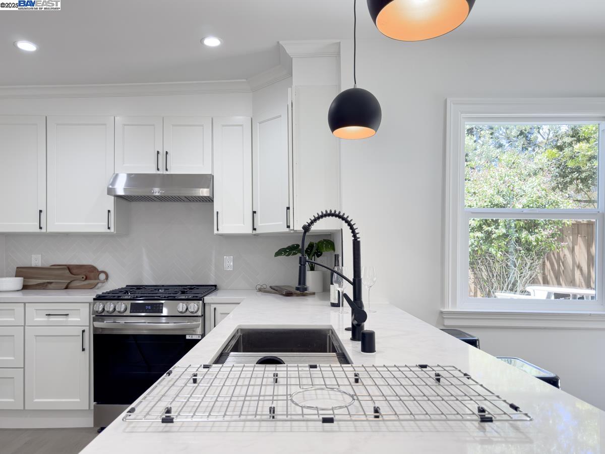 Detail Gallery Image 13 of 52 For 479 Kentucky Ave, Berkeley,  CA 94707 - 3 Beds | 2 Baths