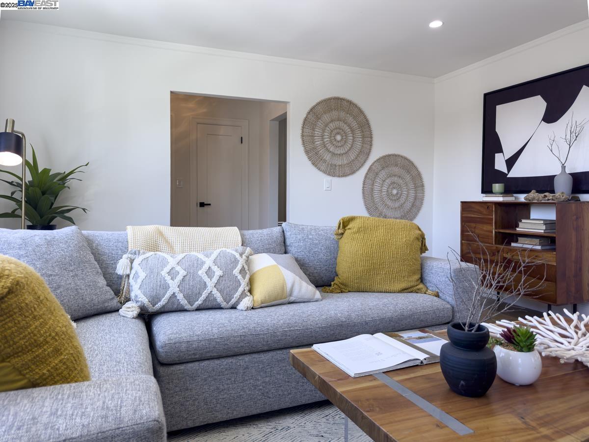 Detail Gallery Image 3 of 52 For 479 Kentucky Ave, Berkeley,  CA 94707 - 3 Beds | 2 Baths