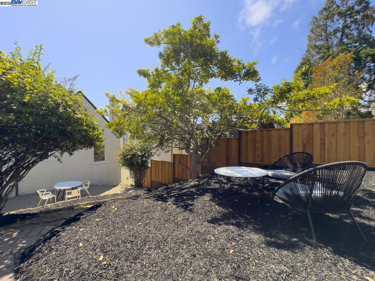 Detail Gallery Image 24 of 52 For 479 Kentucky Ave, Berkeley,  CA 94707 - 3 Beds | 2 Baths
