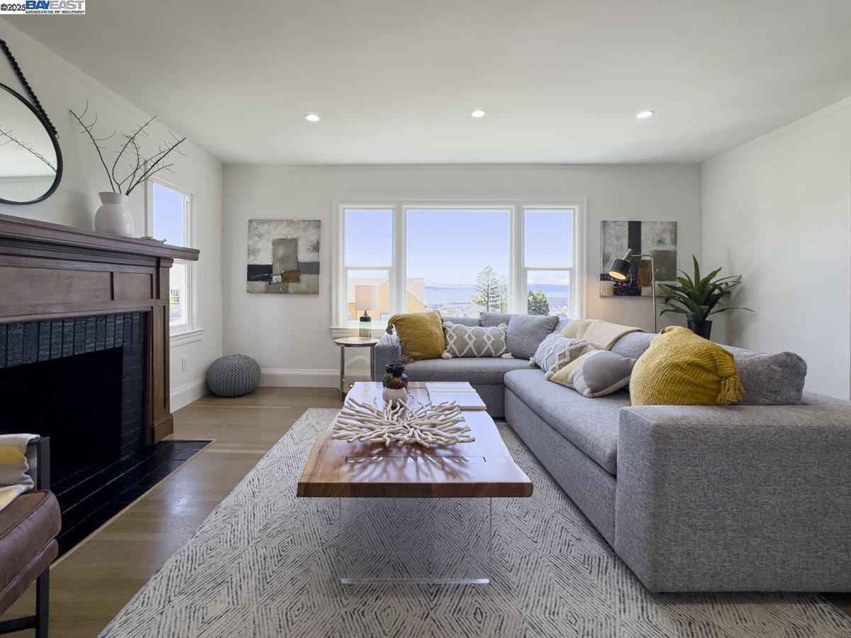 Detail Gallery Image 4 of 52 For 479 Kentucky Ave, Berkeley,  CA 94707 - 3 Beds | 2 Baths