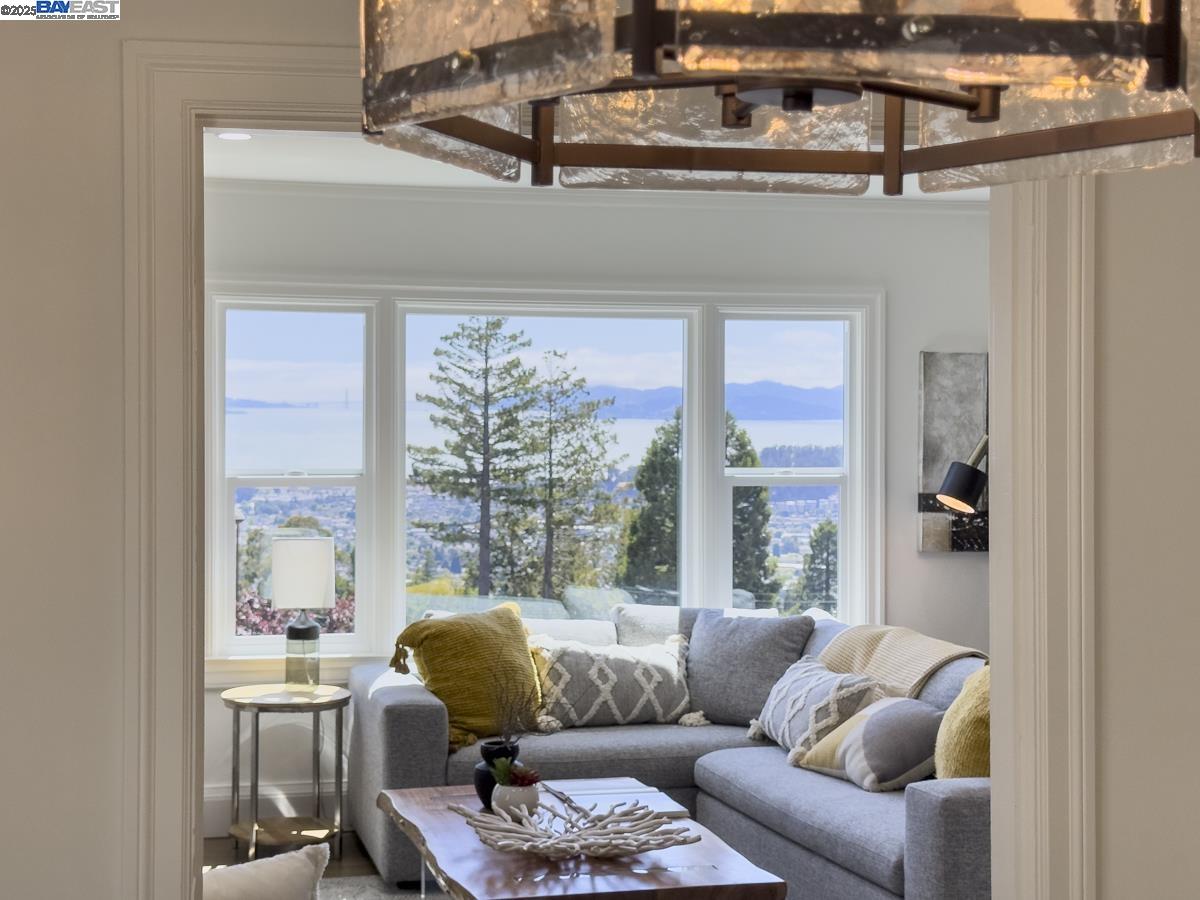 Detail Gallery Image 6 of 52 For 479 Kentucky Ave, Berkeley,  CA 94707 - 3 Beds | 2 Baths