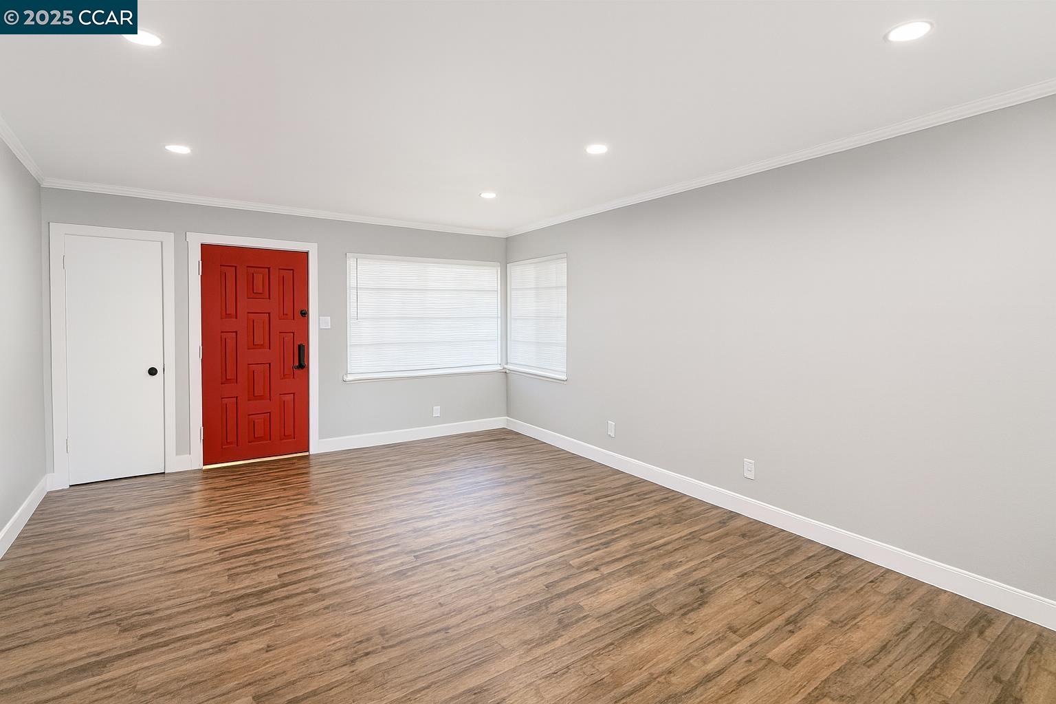 Detail Gallery Image 2 of 14 For 52 Rose Ann Ave, Pittsburg,  CA 94565 - 3 Beds | 1 Baths