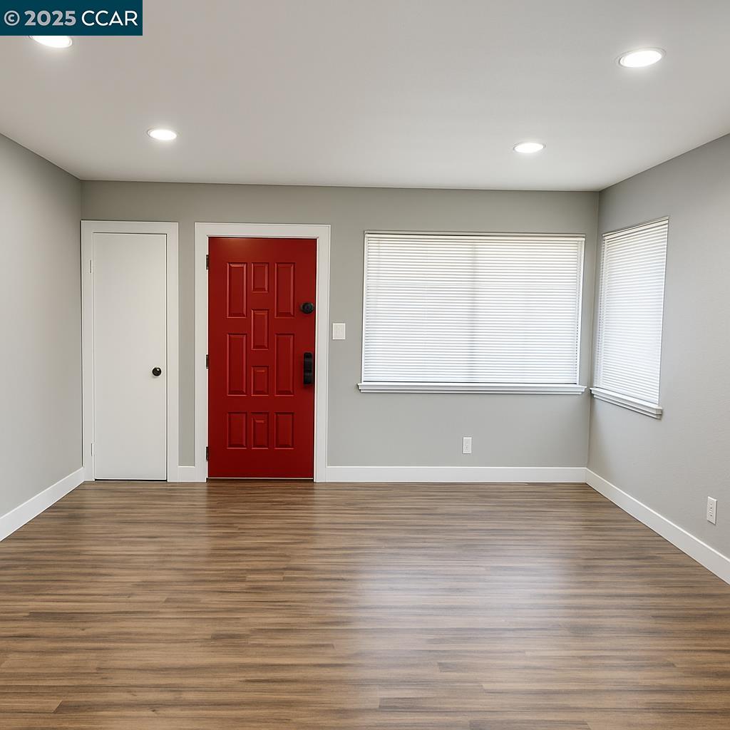 Detail Gallery Image 3 of 14 For 52 Rose Ann Ave, Pittsburg,  CA 94565 - 3 Beds | 1 Baths