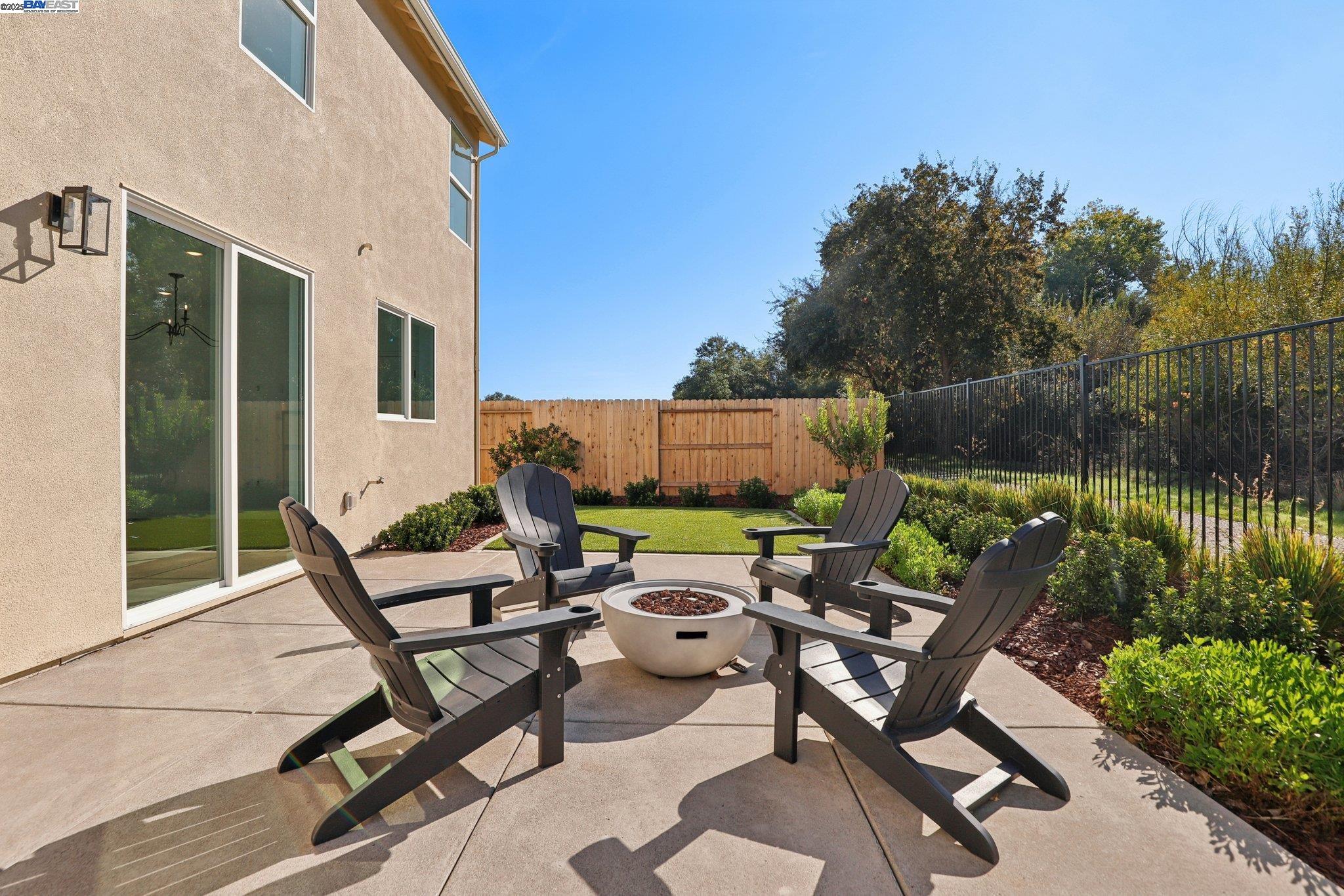 Detail Gallery Image 29 of 31 For 860 Pecan Tree Ln, Galt,  CA 95632 - 3 Beds | 2/1 Baths