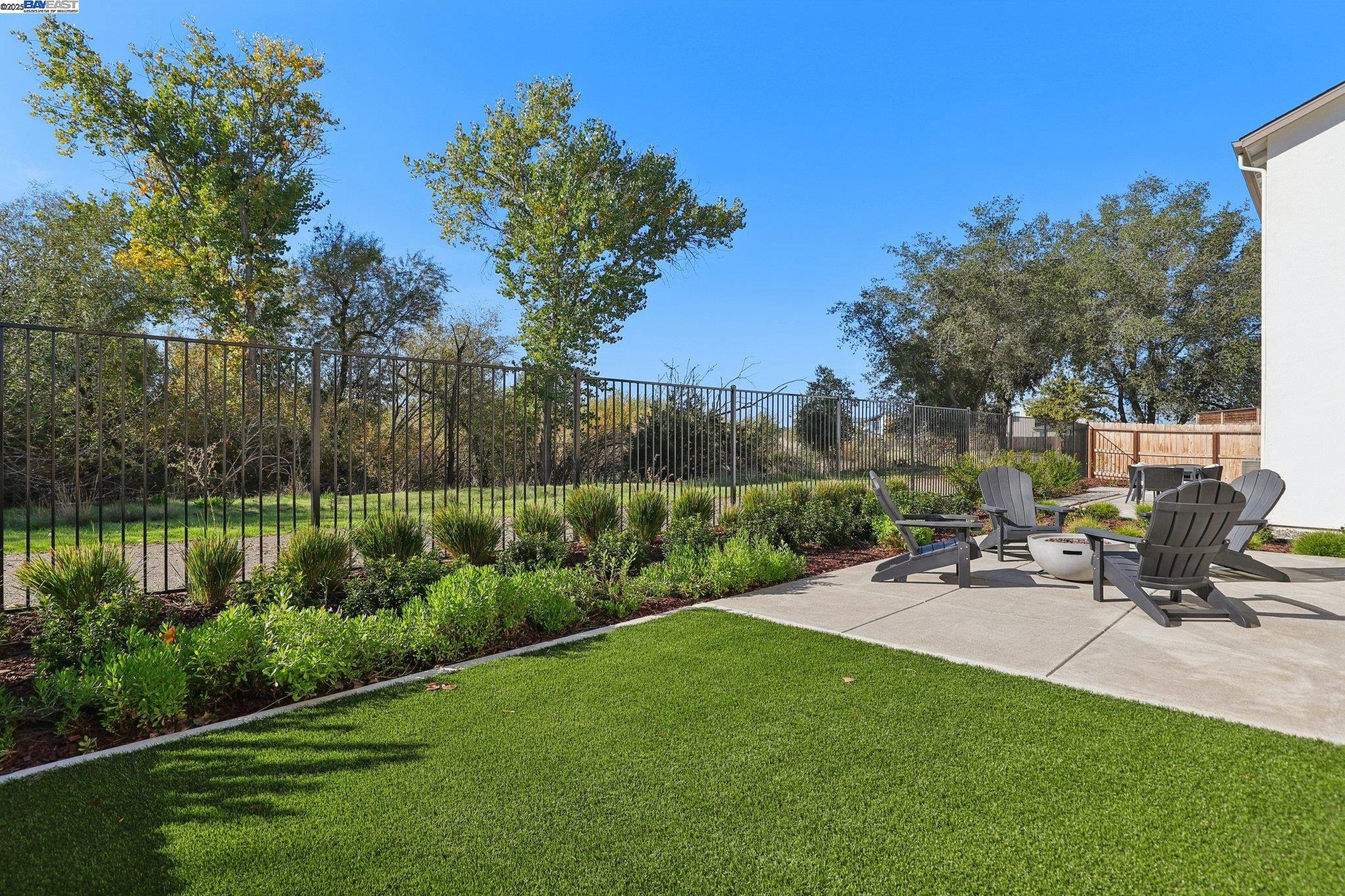 Detail Gallery Image 31 of 31 For 860 Pecan Tree Ln, Galt,  CA 95632 - 3 Beds | 2/1 Baths