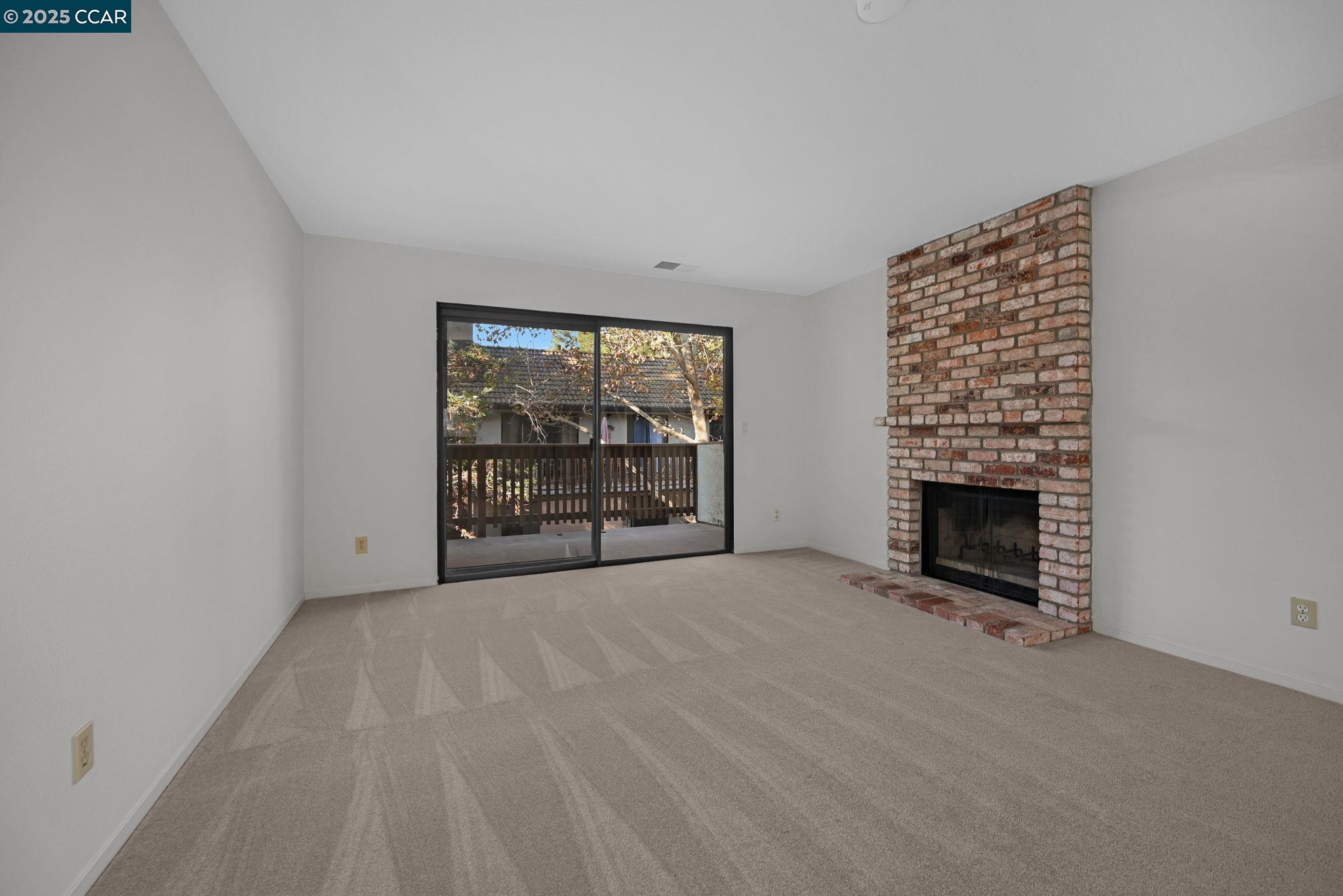 Photo #2: 41118365 Listing: Photo #2