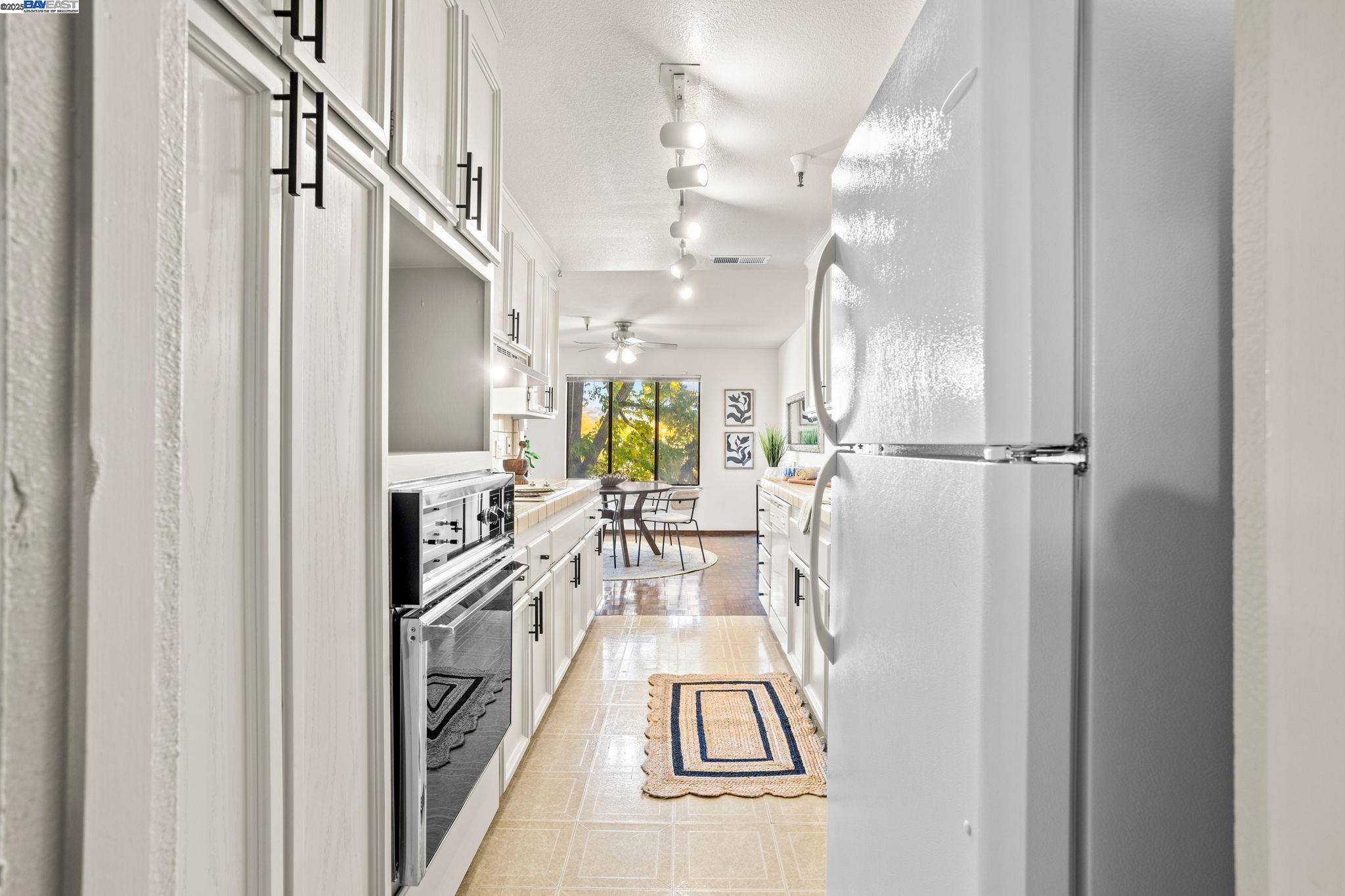 Photo #2: 41118366 Listing: Photo #2