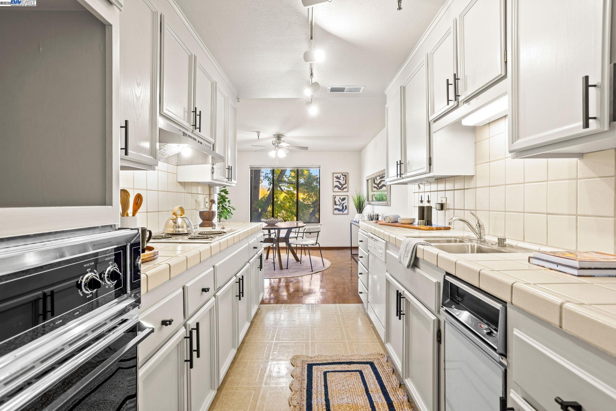 Photo #3: 41118366 Listing: Photo #3