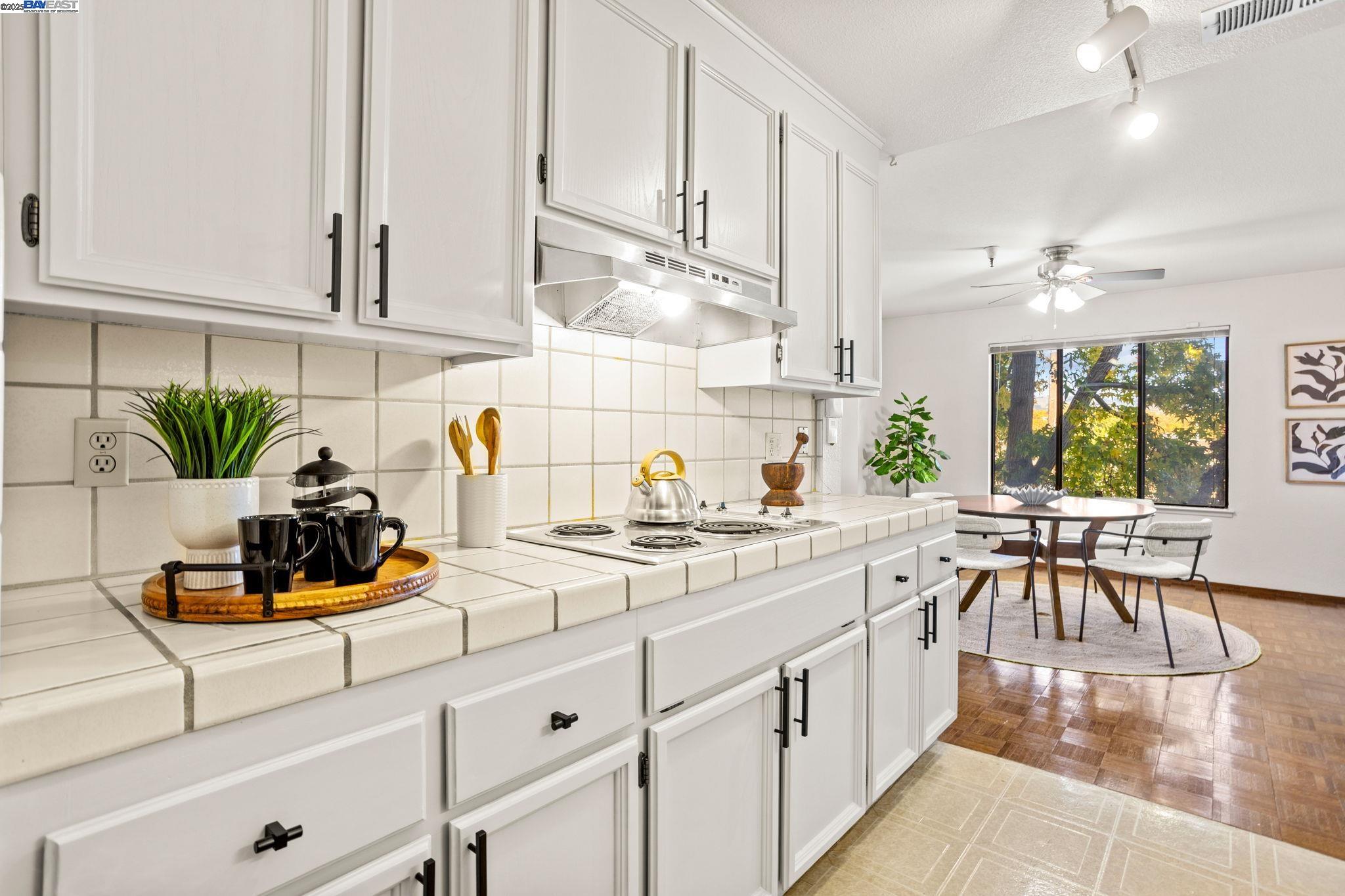 Photo #4: 41118366 Listing: Photo #4